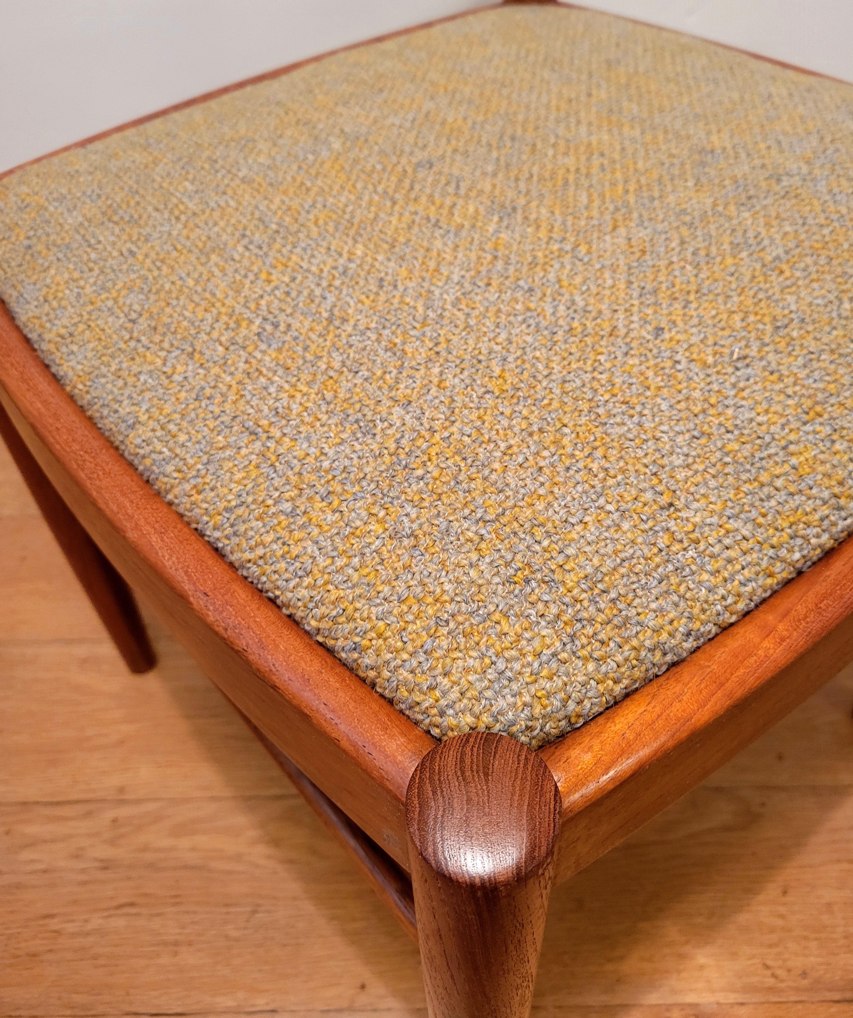 Set_of_4_dining_chairs_by_H.W._Klein_for_Bramin_in_teak