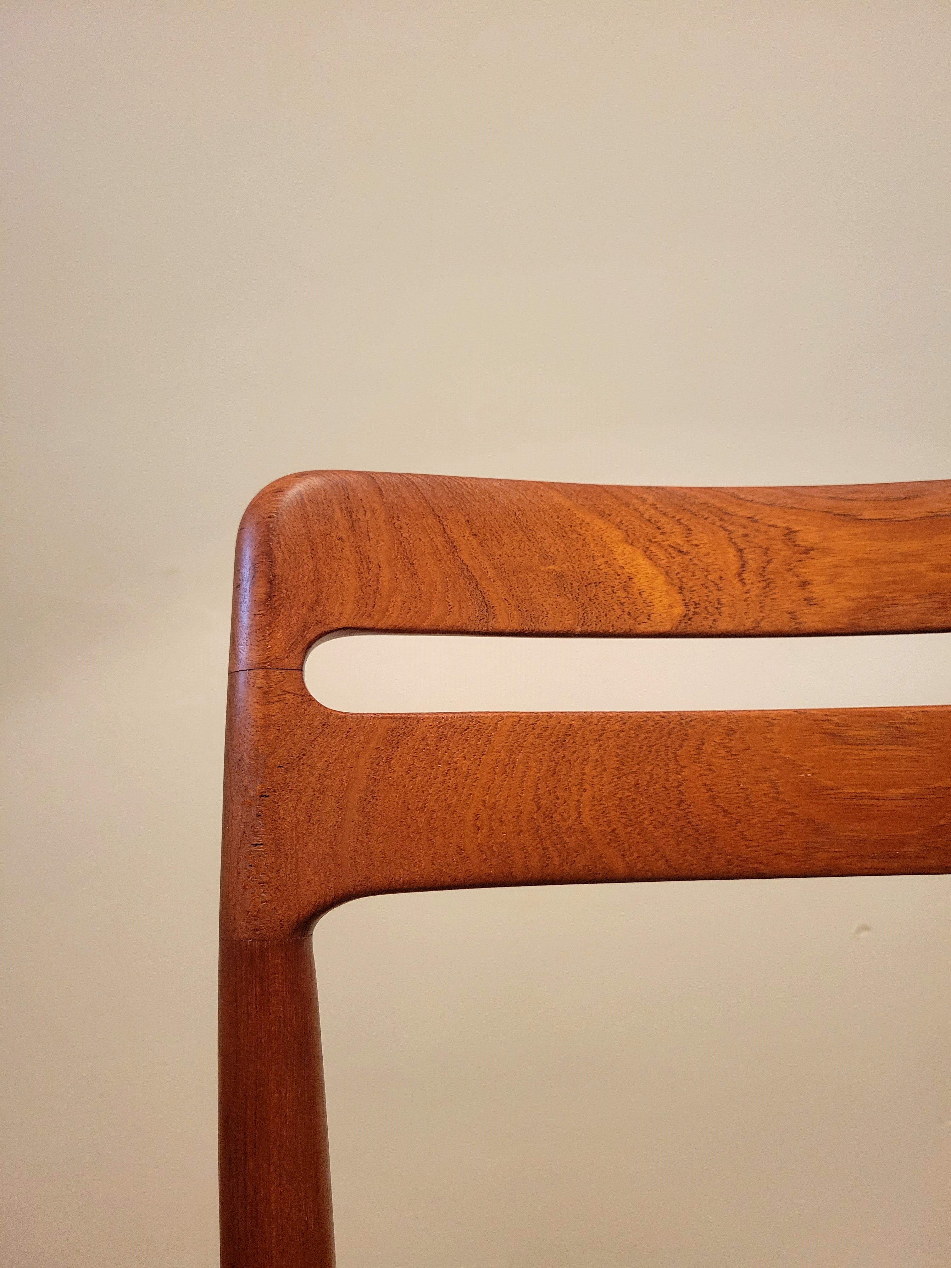 Set_of_4_dining_chairs_by_H.W._Klein_for_Bramin_in_teak