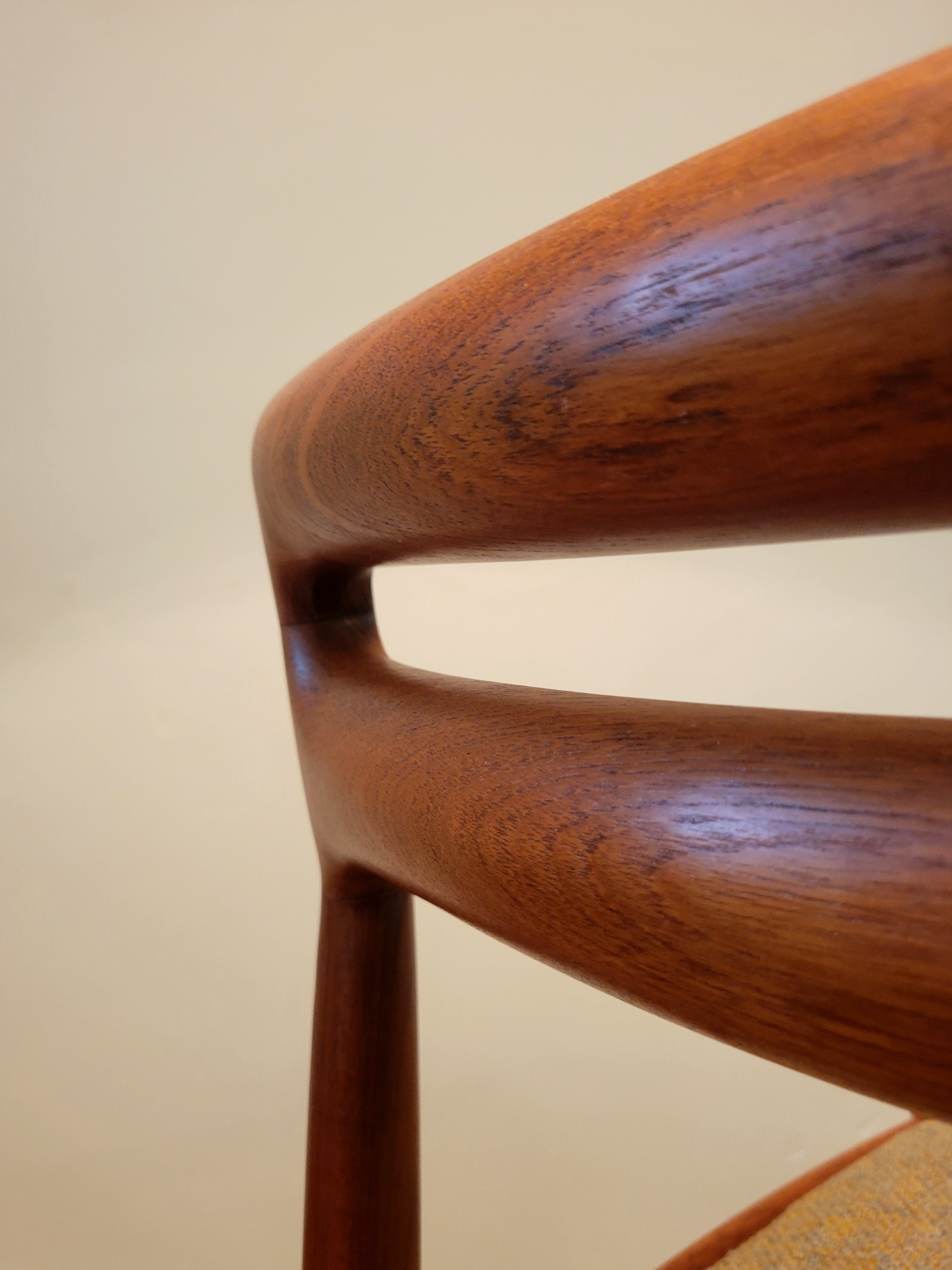 Set_of_4_dining_chairs_by_H.W._Klein_for_Bramin_in_teak