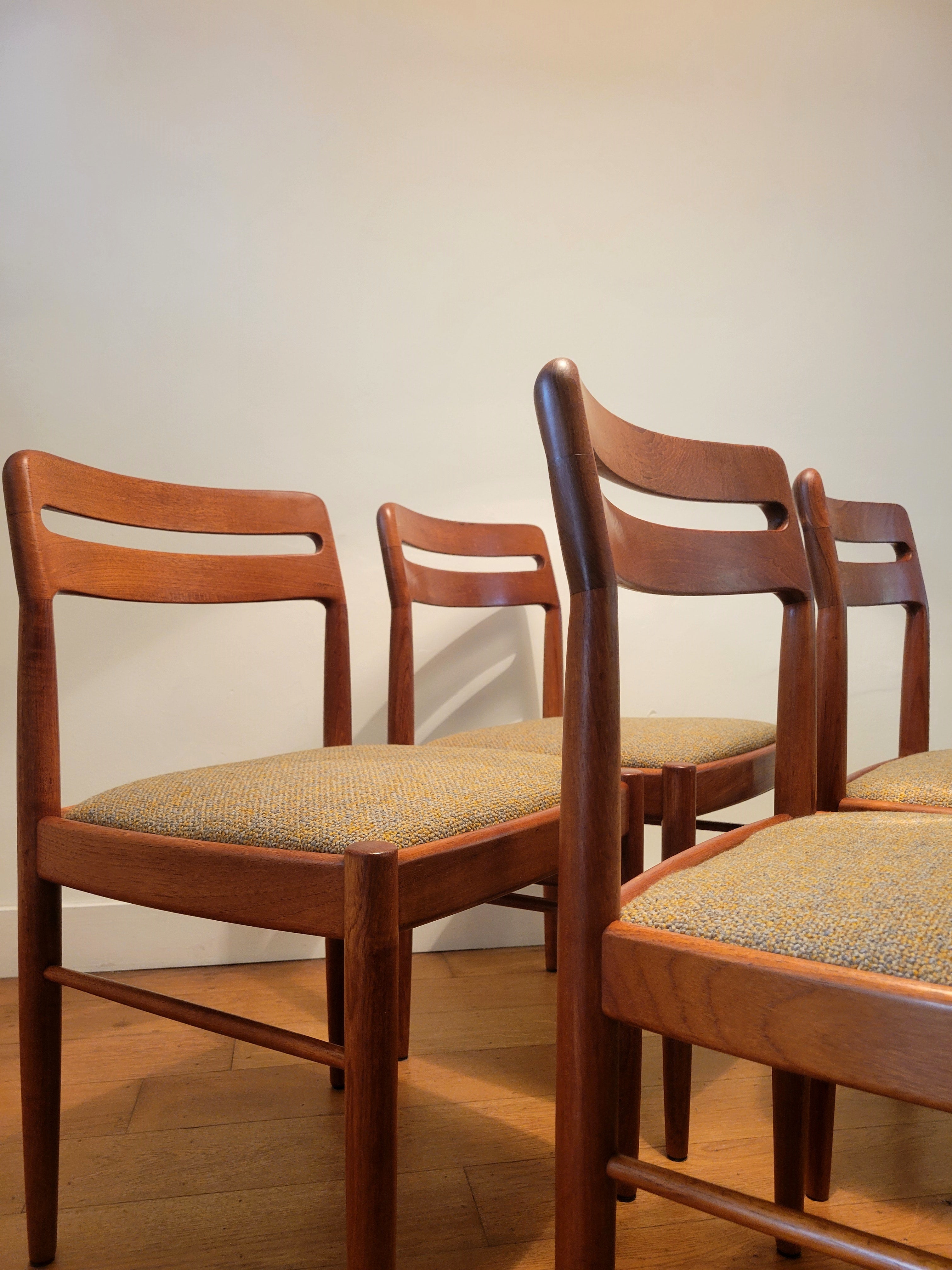 Set_of_4_dining_chairs_by_H.W._Klein_for_Bramin_in_teak
