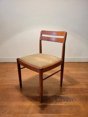 Set_of_4_dining_chairs_by_H.W._Klein_for_Bramin_in_teak
