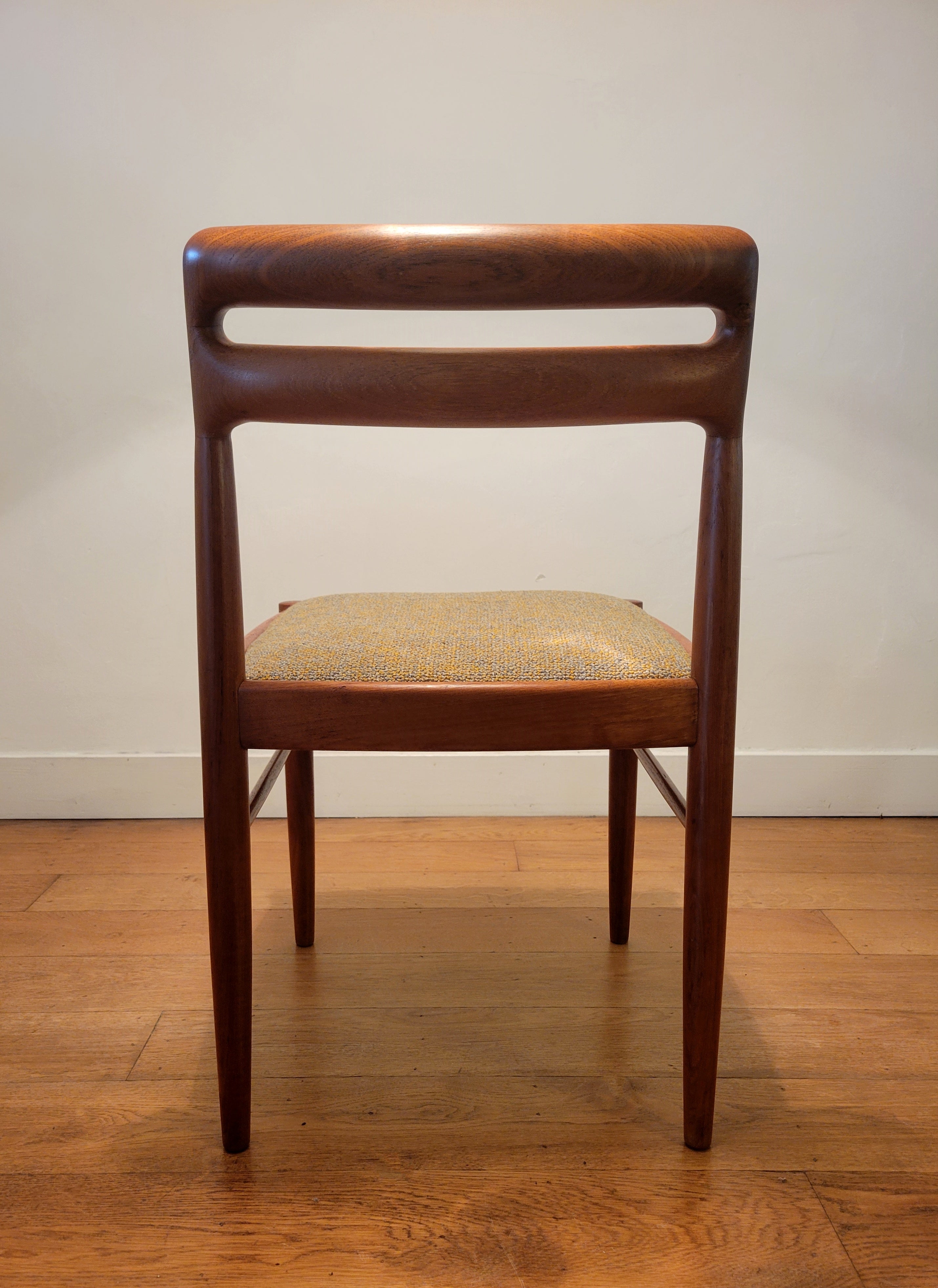 Set_of_4_dining_chairs_by_H.W._Klein_for_Bramin_in_teak