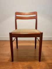 Set_of_4_dining_chairs_by_H.W._Klein_for_Bramin_in_teak