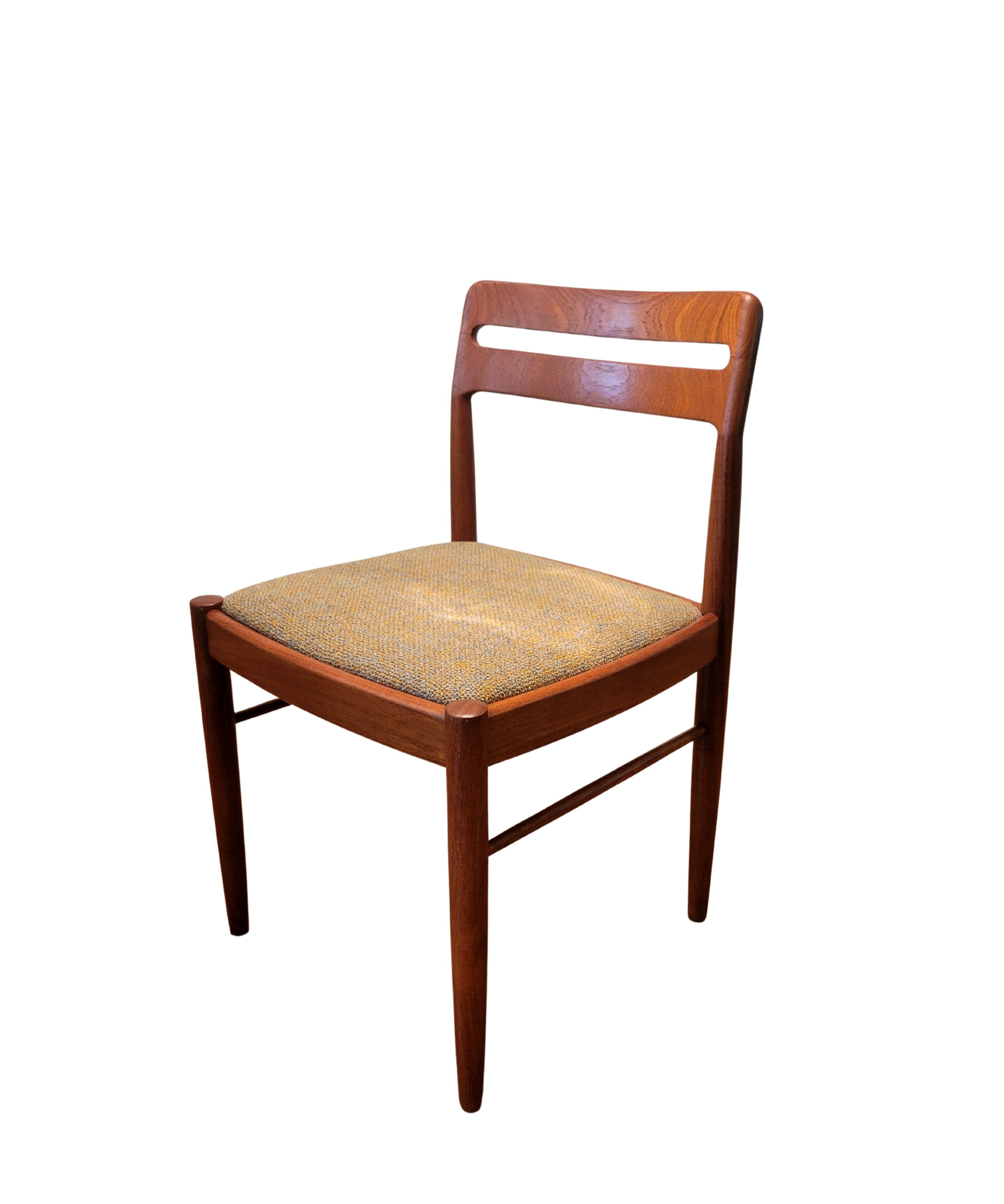 Set_of_4_dining_chairs_by_H.W._Klein_for_Bramin_in_teak