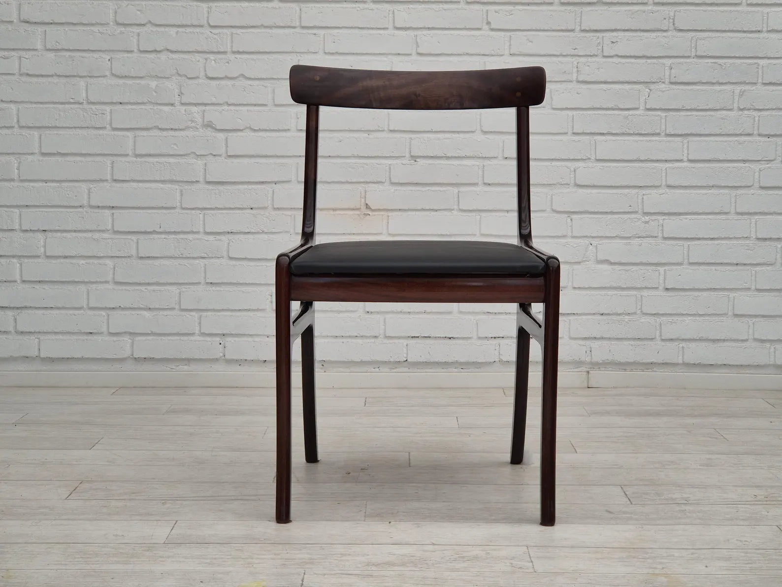 Set_of_4_Dining_Chairs_by_Ole_Wanscher,_1960s_Denmark