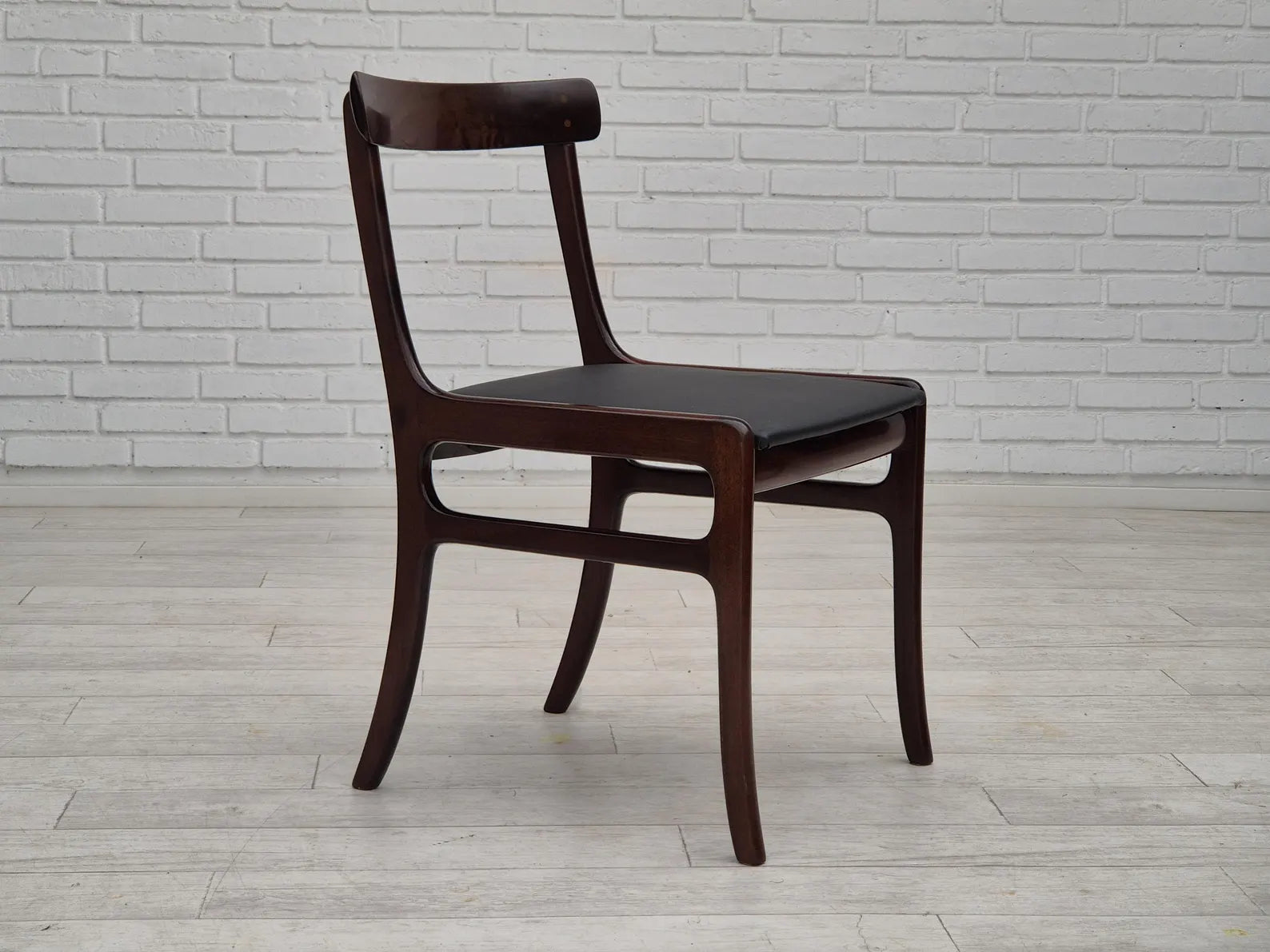 Set_of_4_Dining_Chairs_by_Ole_Wanscher,_1960s_Denmark