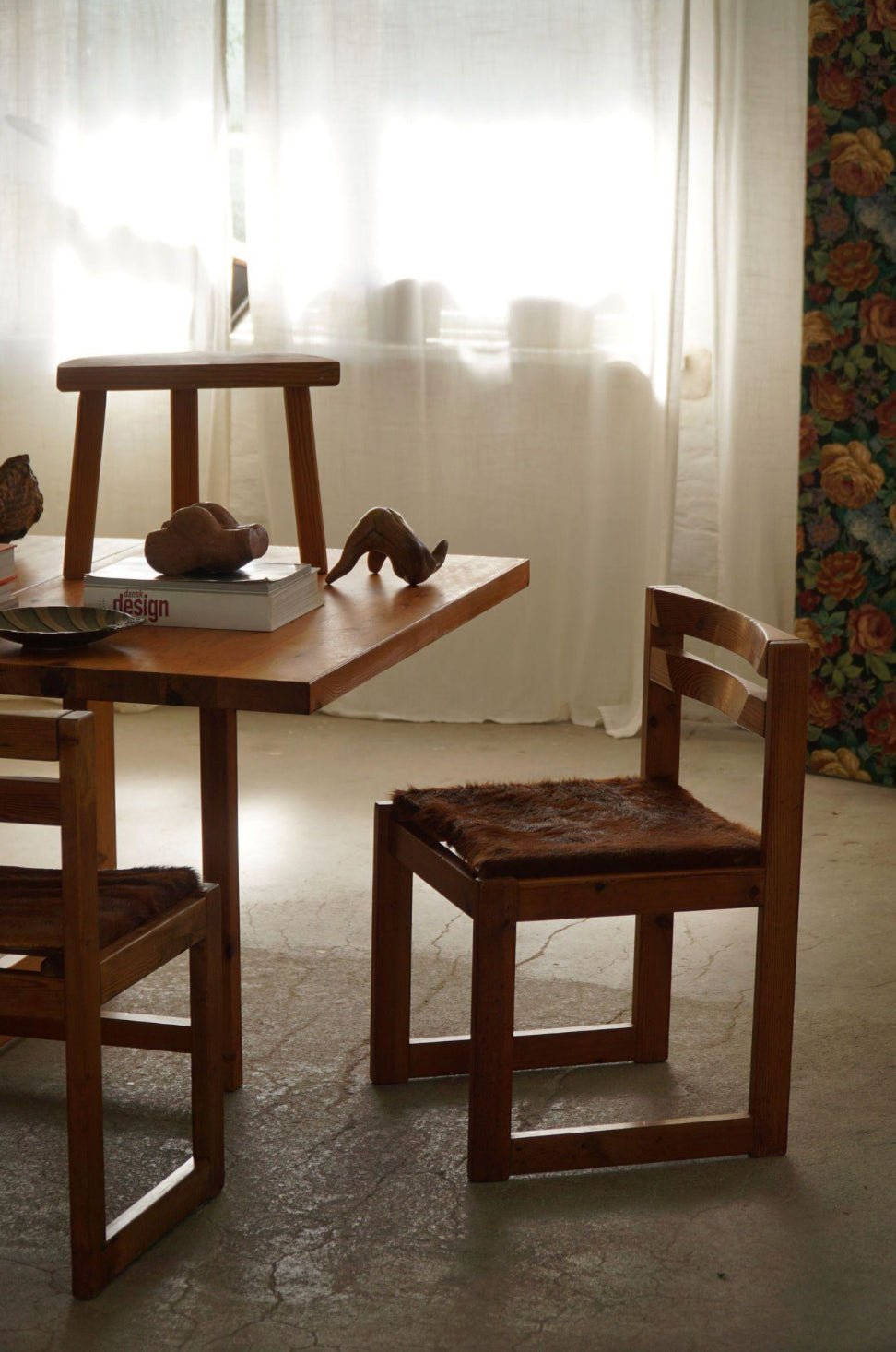 Set_of_4_Dining_Chairs_in_Pine_and_Cowhide,_by_Knud_Færch,_Danish_Modern,_1970s