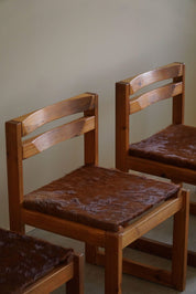 Set_of_4_Dining_Chairs_in_Pine_and_Cowhide,_by_Knud_Færch,_Danish_Modern,_1970s