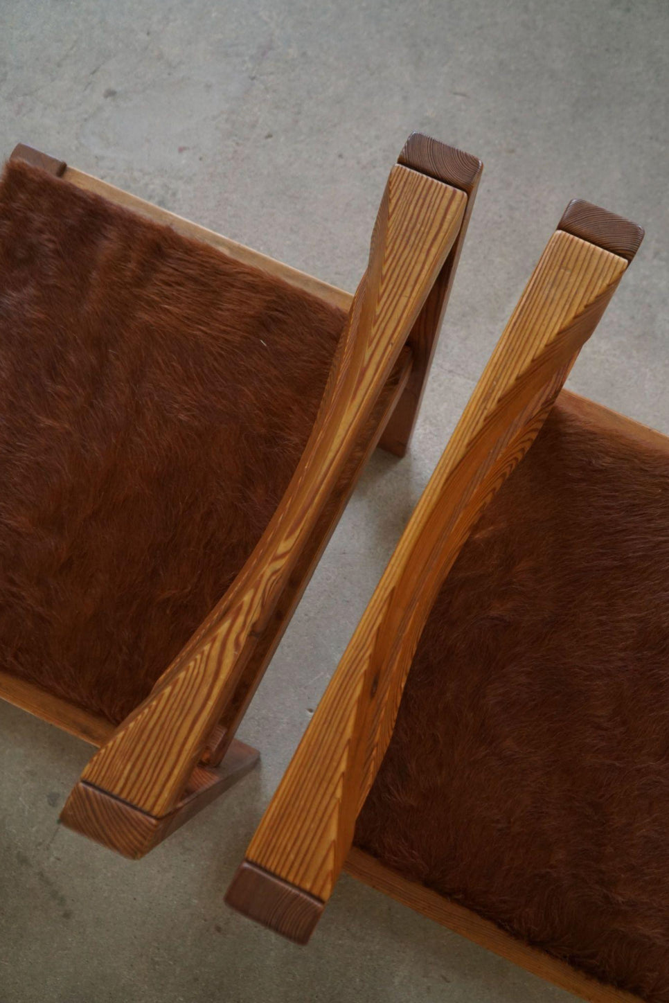 Set_of_4_Dining_Chairs_in_Pine_and_Cowhide,_by_Knud_Færch,_Danish_Modern,_1970s
