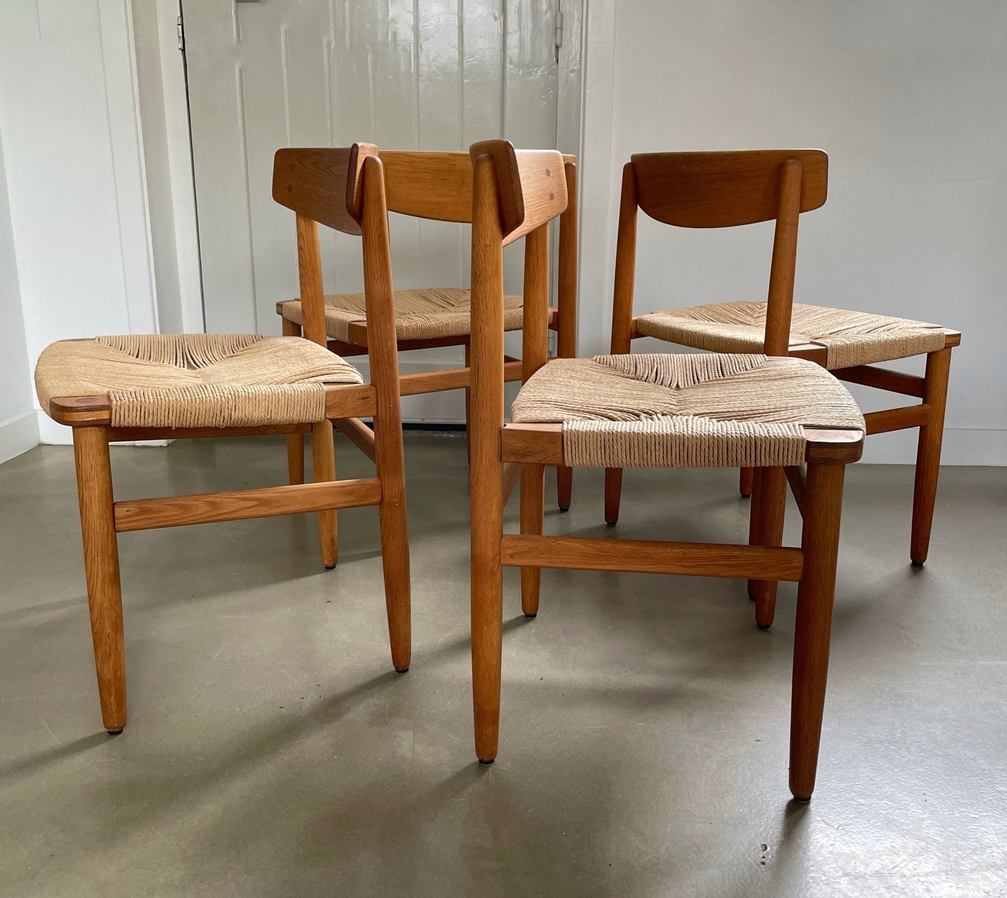Set_of_4_Øresund_Model_537_Oak_and_Papercord_Dining_Chairs_by_Børge_Mogensen,_1950s