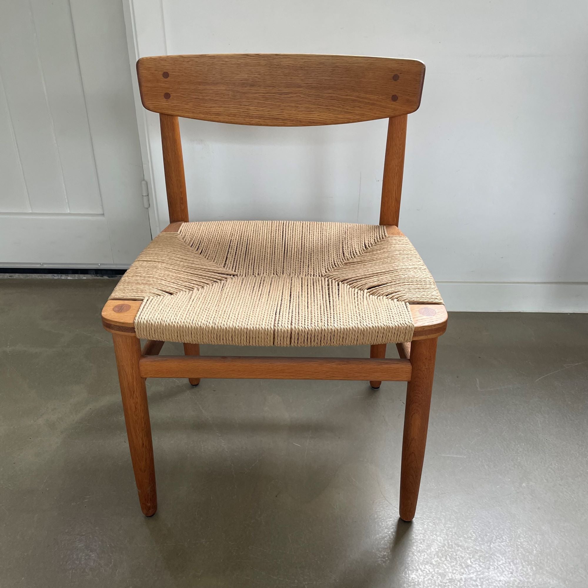 Set_of_4_Øresund_Model_537_Oak_and_Papercord_Dining_Chairs_by_Børge_Mogensen,_1950s