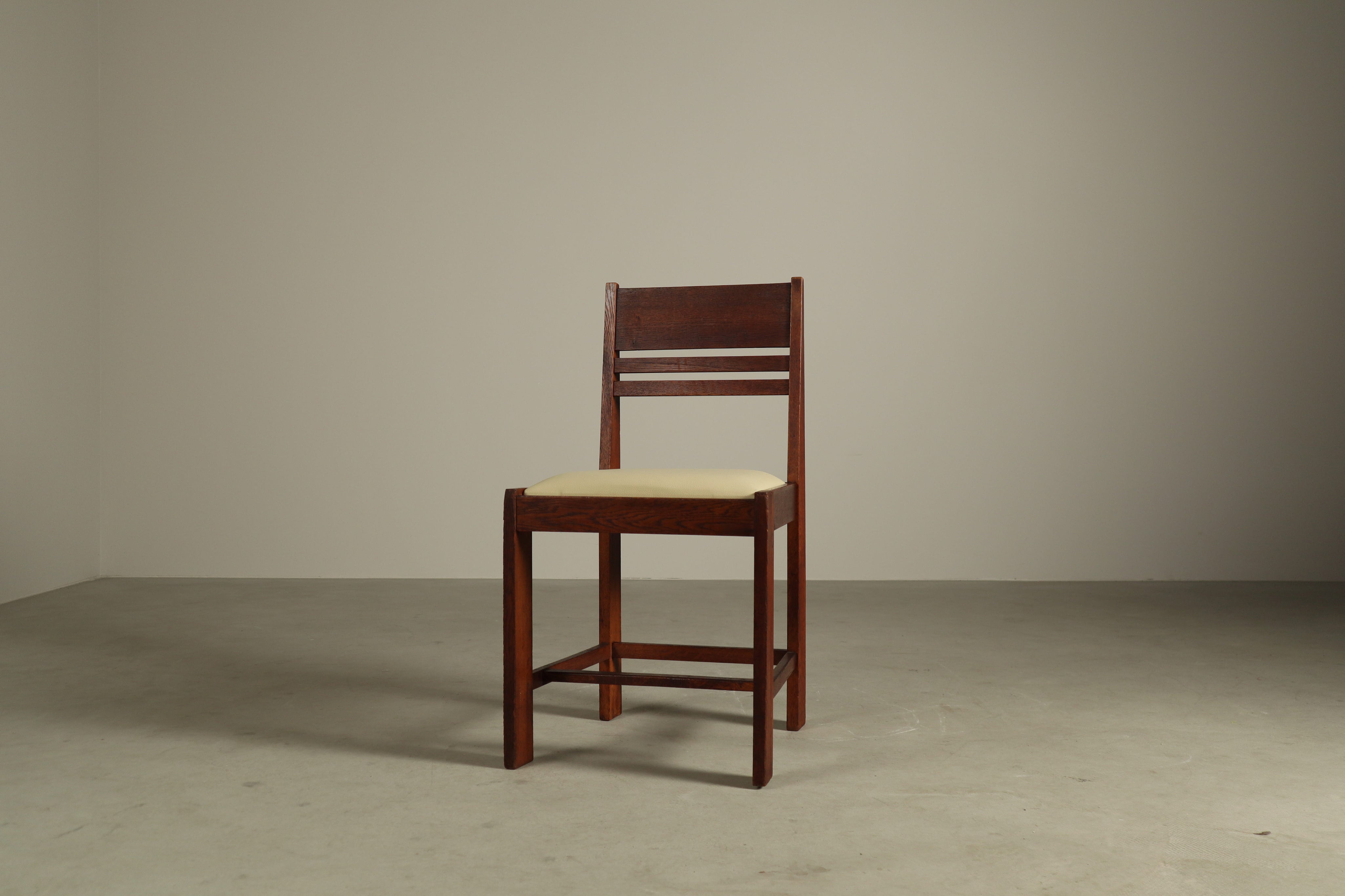 Set_of_4_Dutch_Hague_School_oak_dining_chairs,_1925-1935