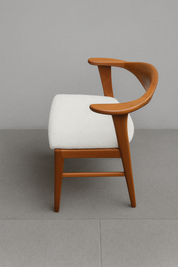 Set_of_4_Erik_Kirkegaard_dining_chairs_with_Bouclé_upholstery