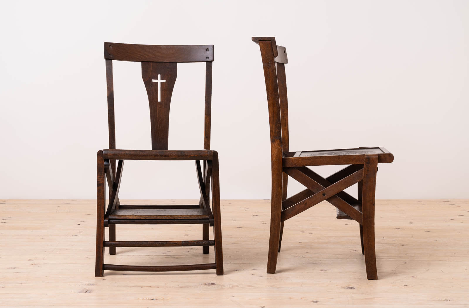 Set_of_4_Italian_Walnut_Church_Chairs_by_Caloi,_Conegliano_Veneto