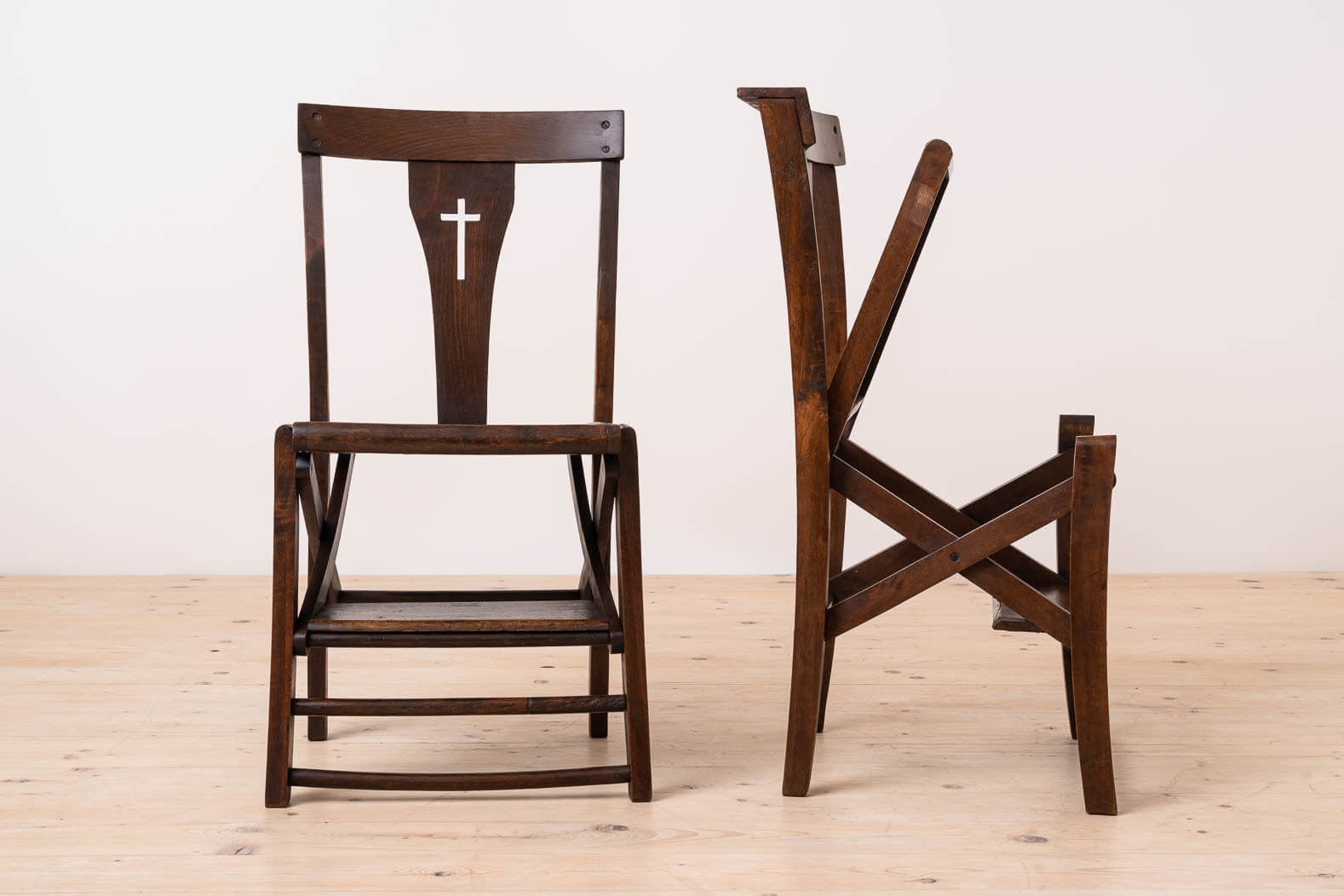 Set_of_4_Italian_Walnut_Church_Chairs_by_Caloi,_Conegliano_Veneto