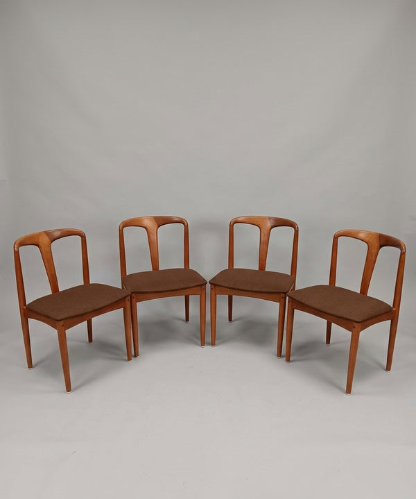 Set_of_4_Johannes_Andersen_Teak_Dining_Chairs,_Danish_Modern