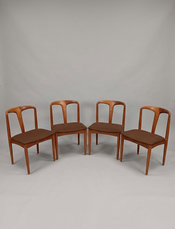 Set_of_4_Johannes_Andersen_Teak_Dining_Chairs,_Danish_Modern