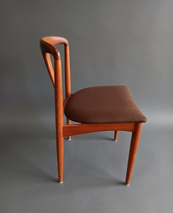Set_of_4_Johannes_Andersen_Teak_Dining_Chairs,_Danish_Modern