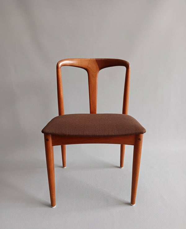 Set_of_4_Johannes_Andersen_Teak_Dining_Chairs,_Danish_Modern