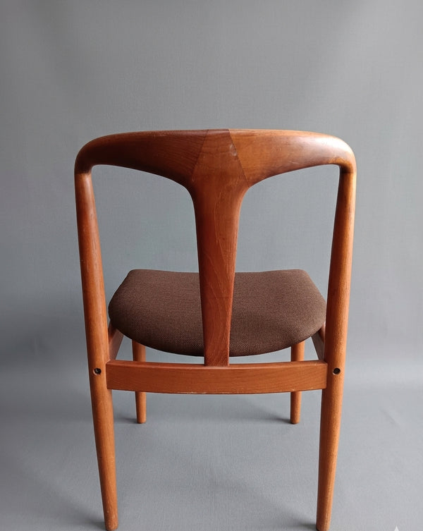 Set_of_4_Johannes_Andersen_Teak_Dining_Chairs,_Danish_Modern