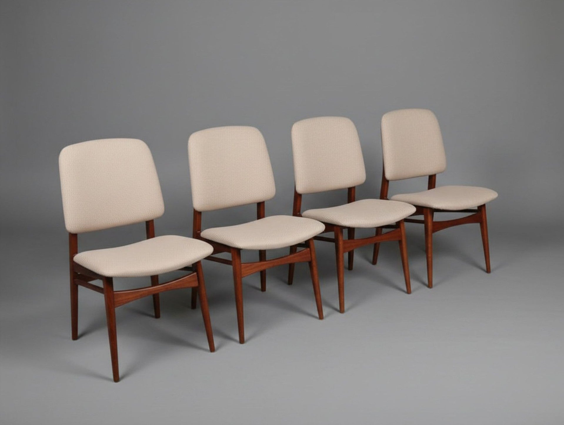 Set_of_4_Louis_van_Teeffelen_“Milaan”_Teak_Dining_Chairs_for_WéBé,_1960s