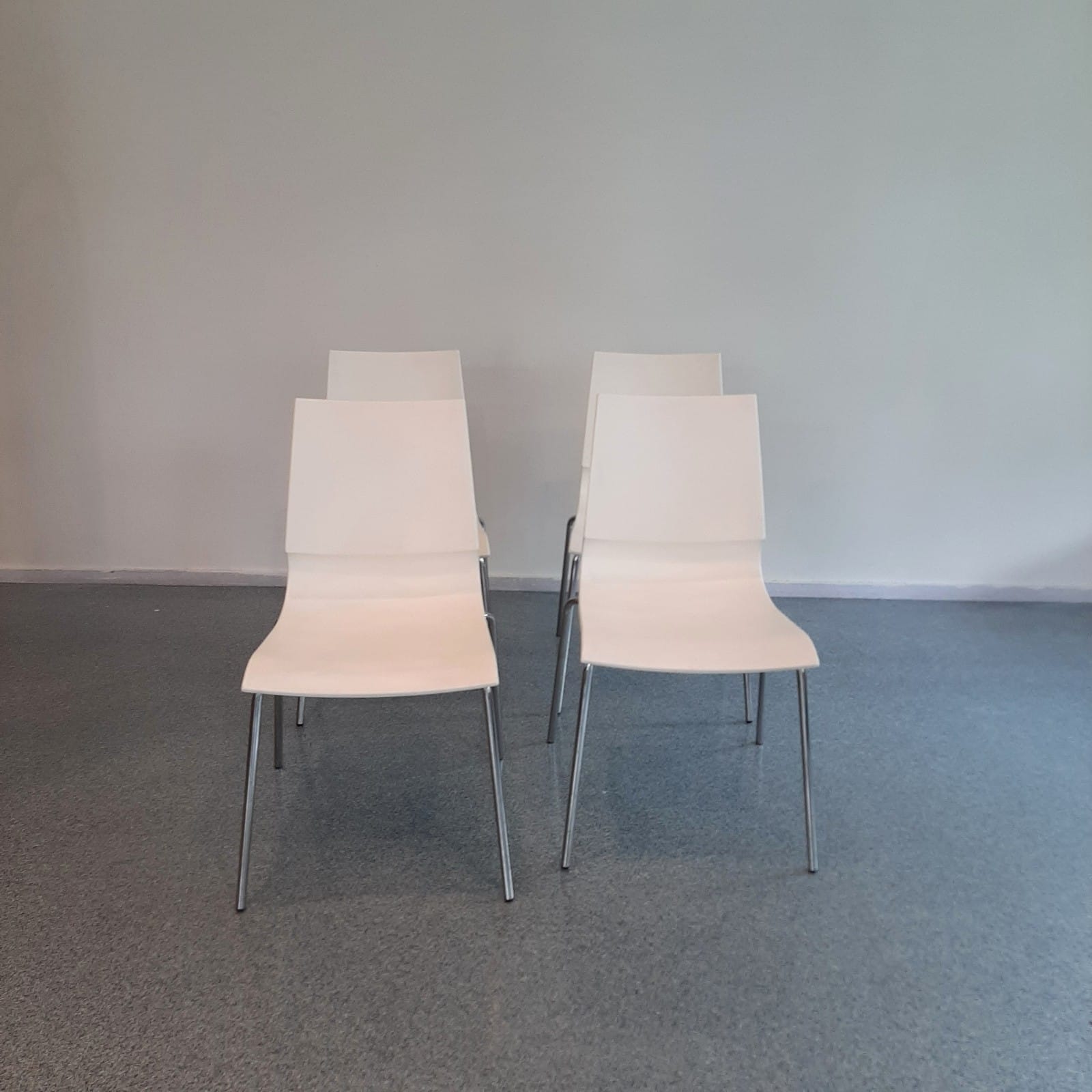 Set_of_4_Marco_Maran_Gigi_Chairs_for_Knoll,_Stackable_Chrome_Dining_Chairs