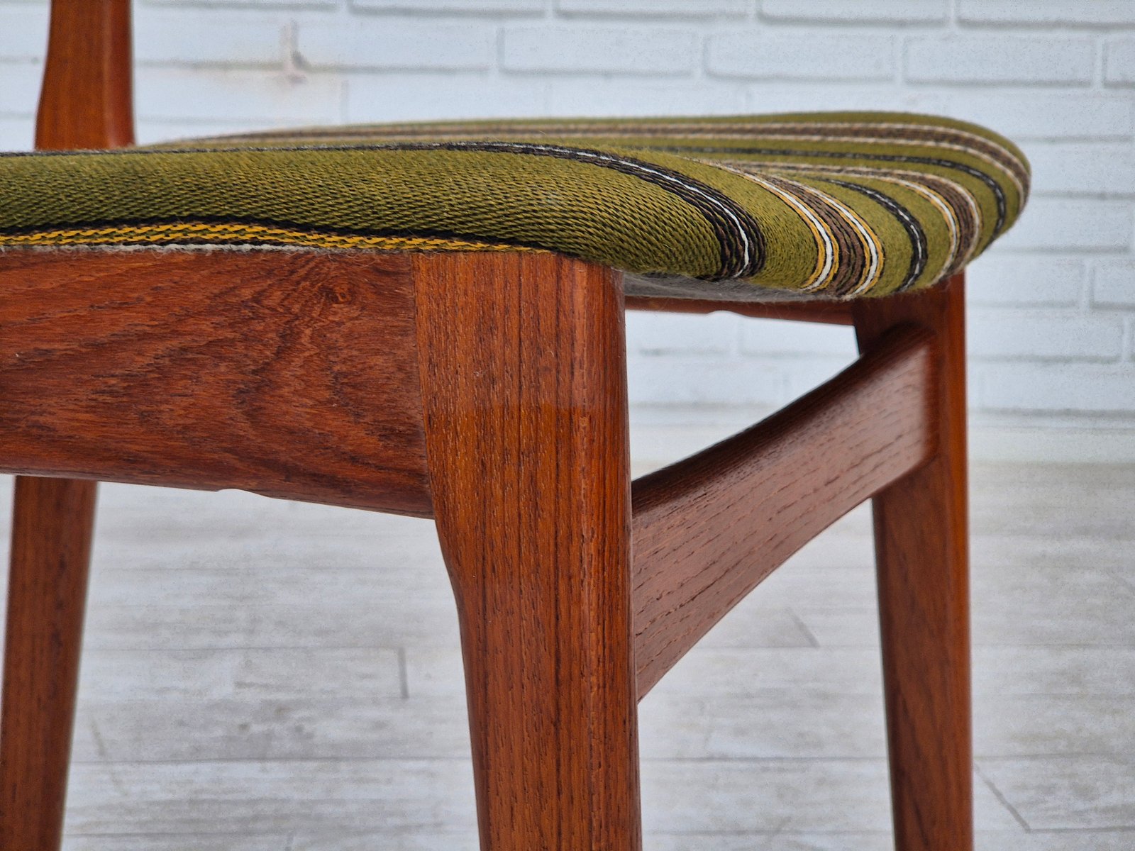 Set_of_4_Mid-Century_Modern_Teak_Dining_Chair_1960s_Denmark