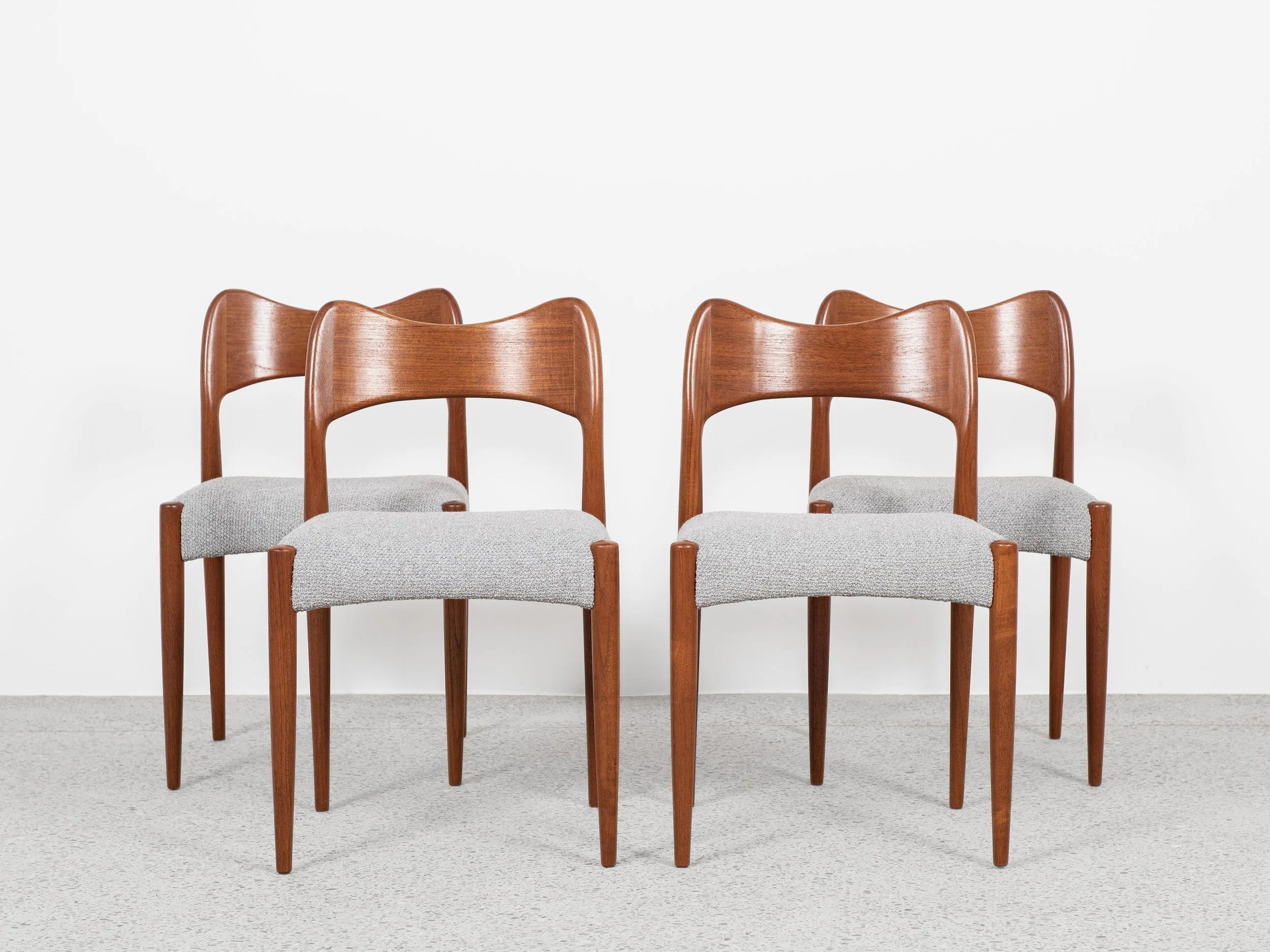 Set_of_4_Midcentury_Dinning_chairs_in_teak_by_Arne_Hovmand_Olsen_for_Mogens_Kold_1960s