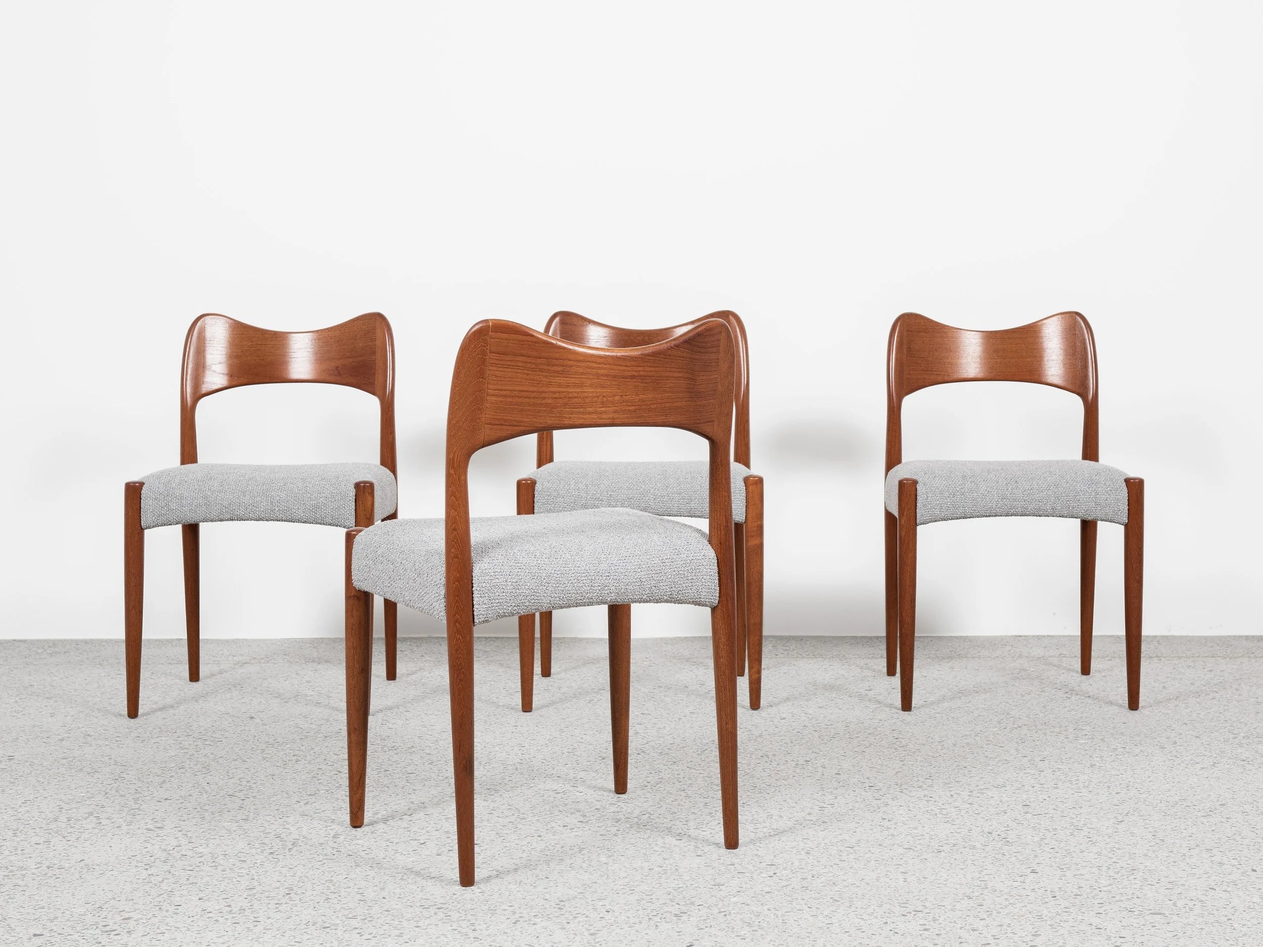 Set_of_4_Midcentury_Dinning_chairs_in_teak_by_Arne_Hovmand_Olsen_for_Mogens_Kold_1960s