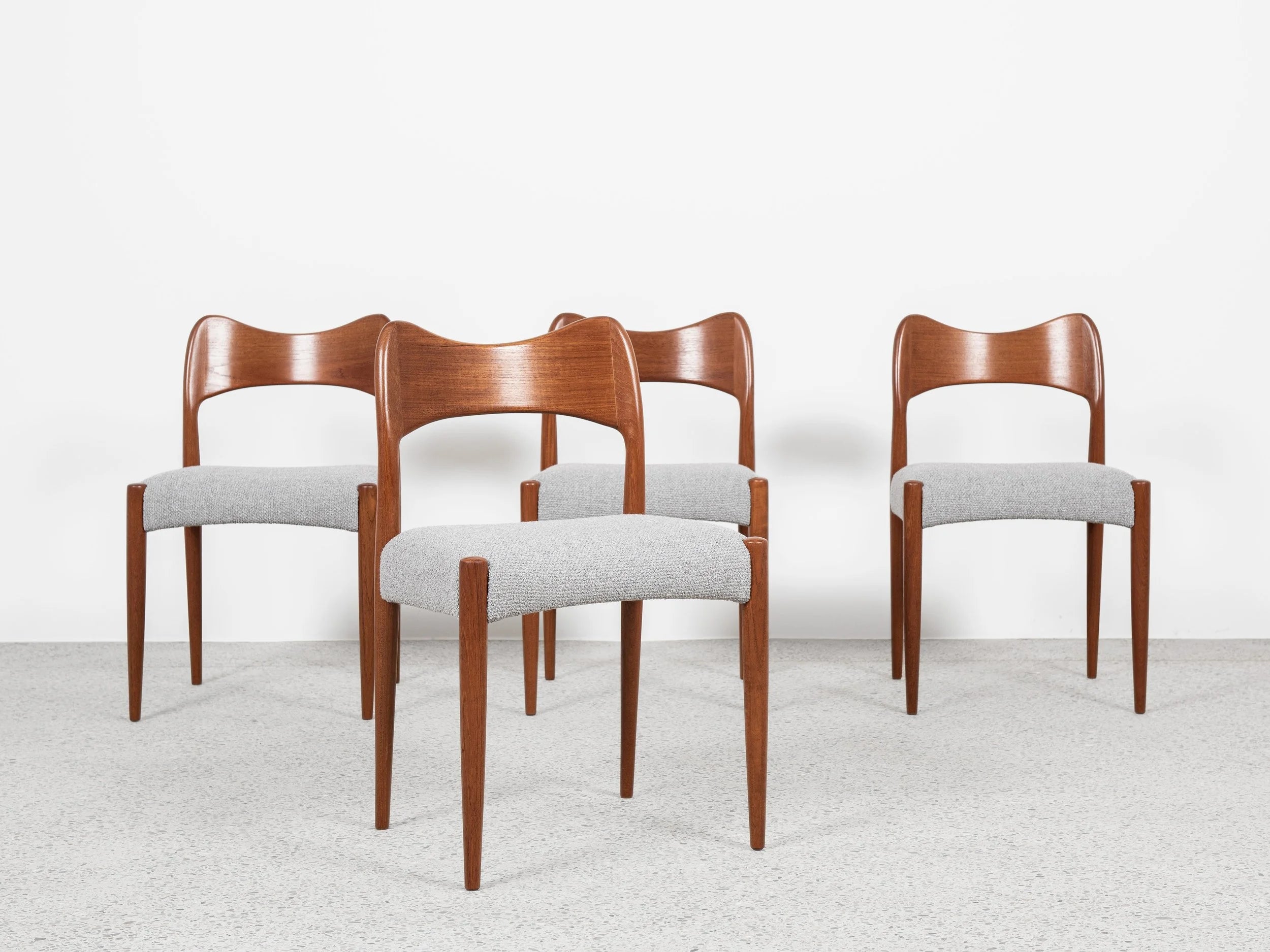 Set_of_4_Midcentury_Dinning_chairs_in_teak_by_Arne_Hovmand_Olsen_for_Mogens_Kold_1960s