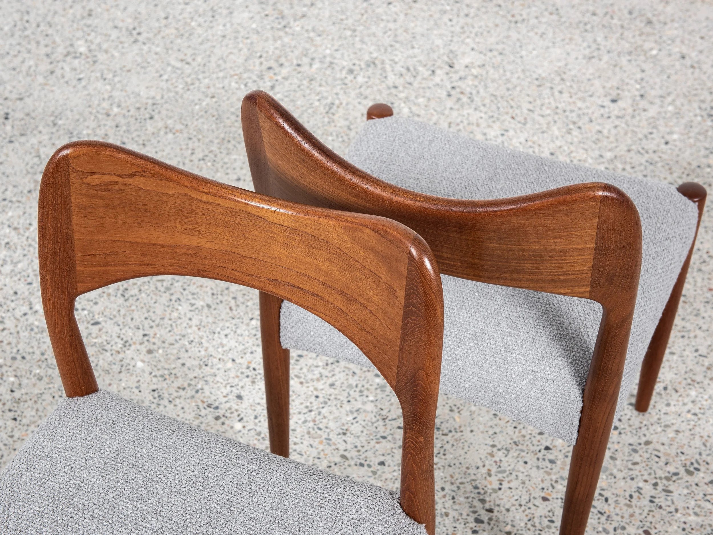 Set_of_4_Midcentury_Dinning_chairs_in_teak_by_Arne_Hovmand_Olsen_for_Mogens_Kold_1960s