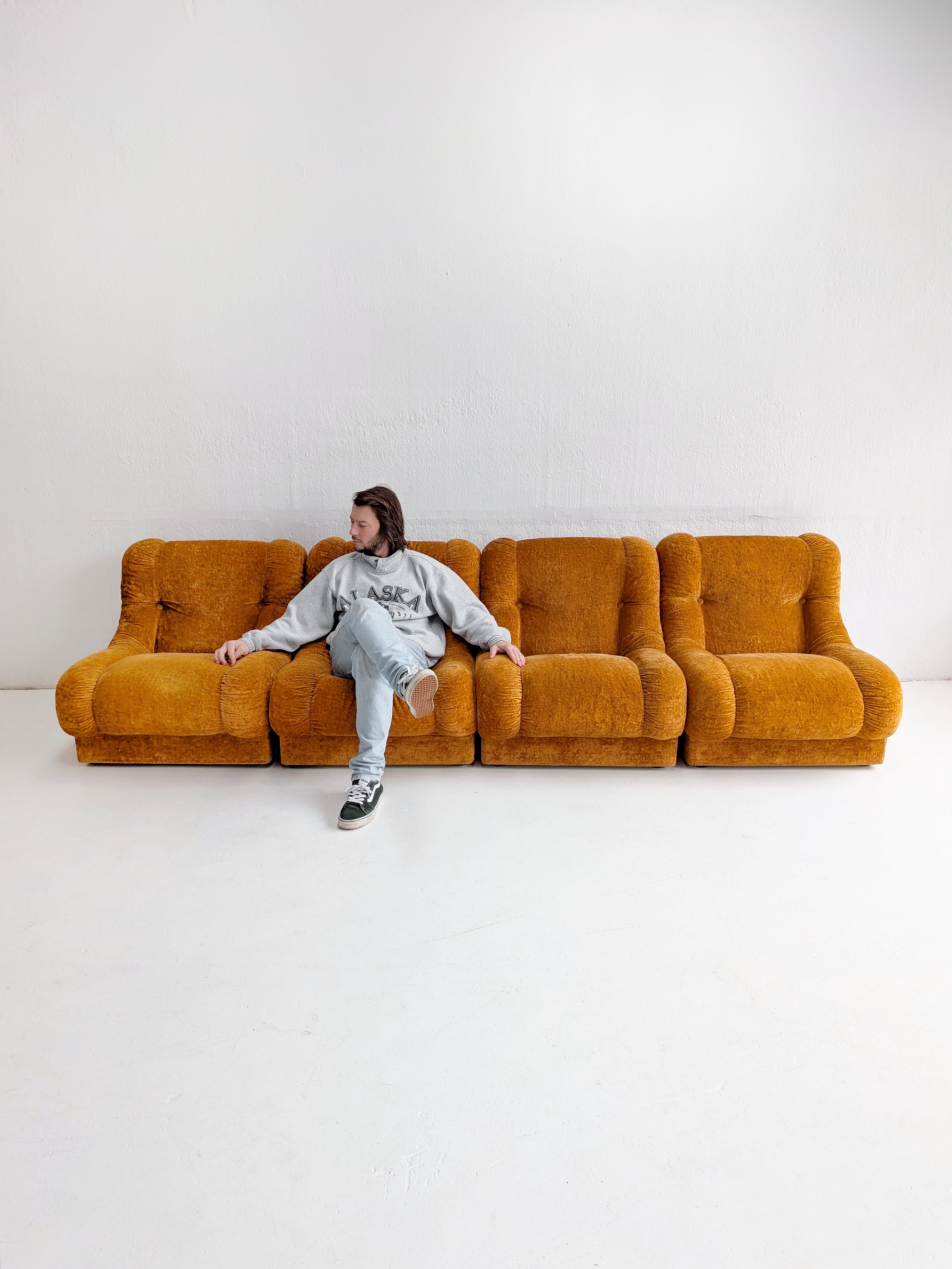 Set_of_4_Modular_Italian_Lounge_Chairs_1970s