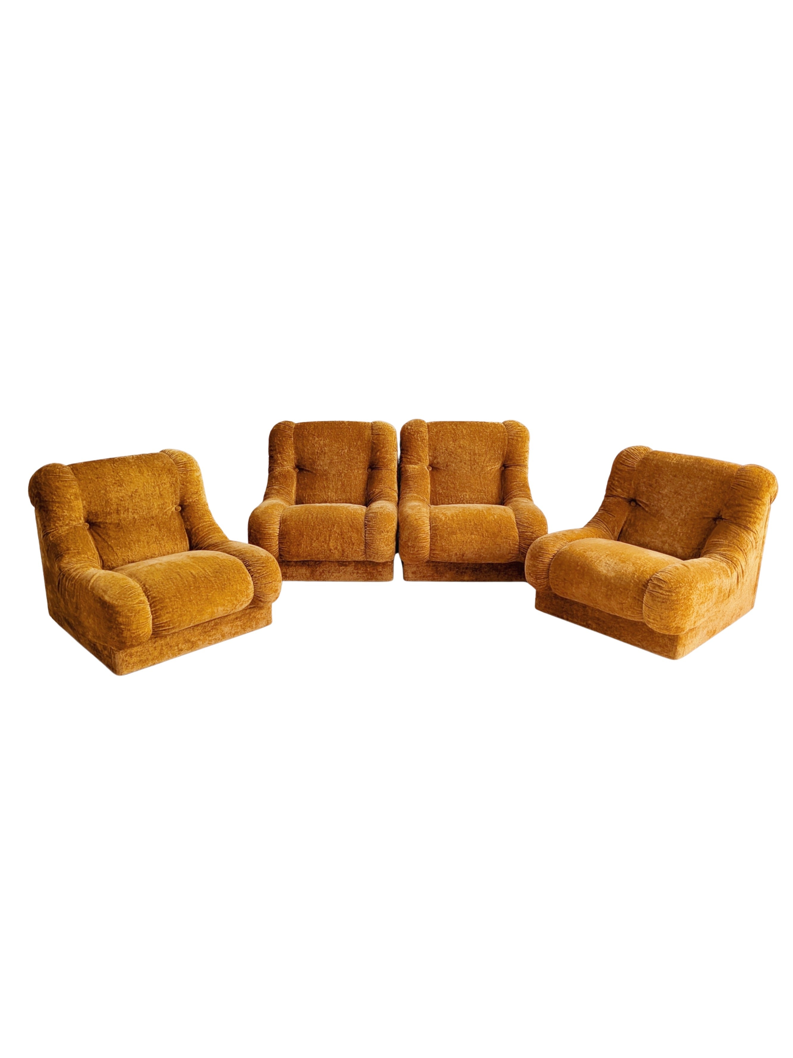 Set_of_4_Modular_Italian_Lounge_Chairs_1970s