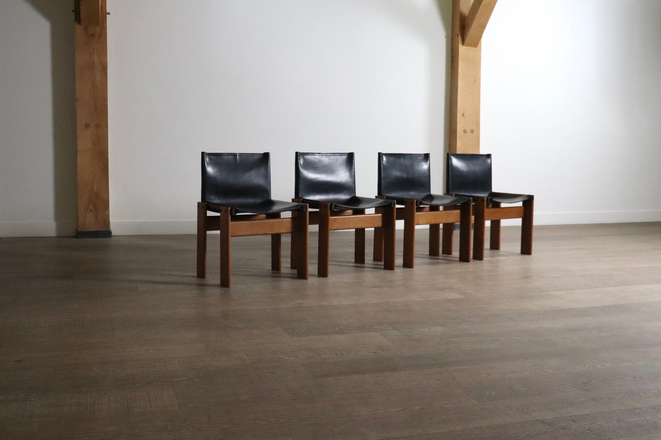 Set_of_4_Monk_Dining_Chairs_in_black_leather_By_Afra_And_Tobia_Scarpa_For_Molteni_1974