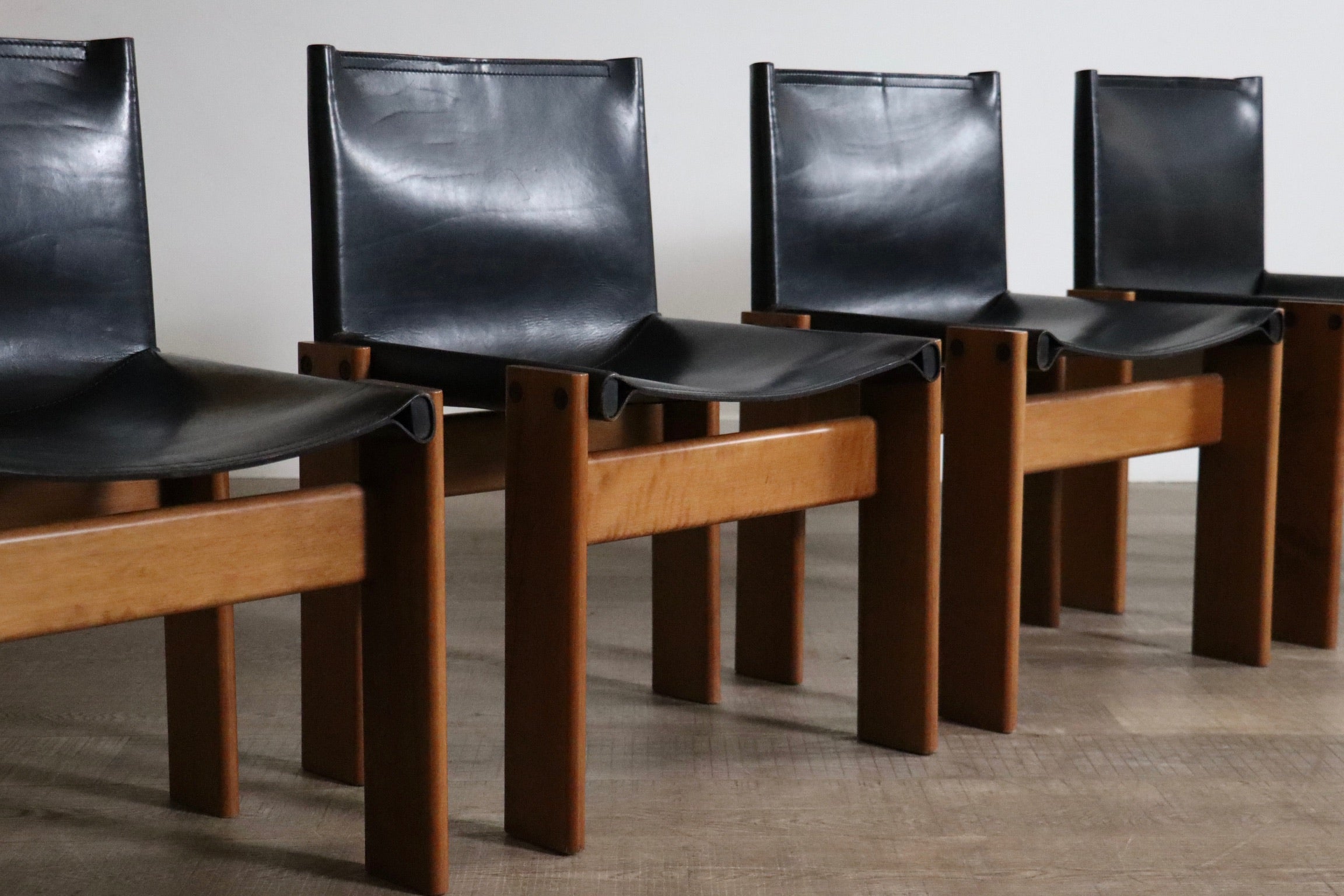 Set_of_4_Monk_Dining_Chairs_in_black_leather_By_Afra_And_Tobia_Scarpa_For_Molteni_1974