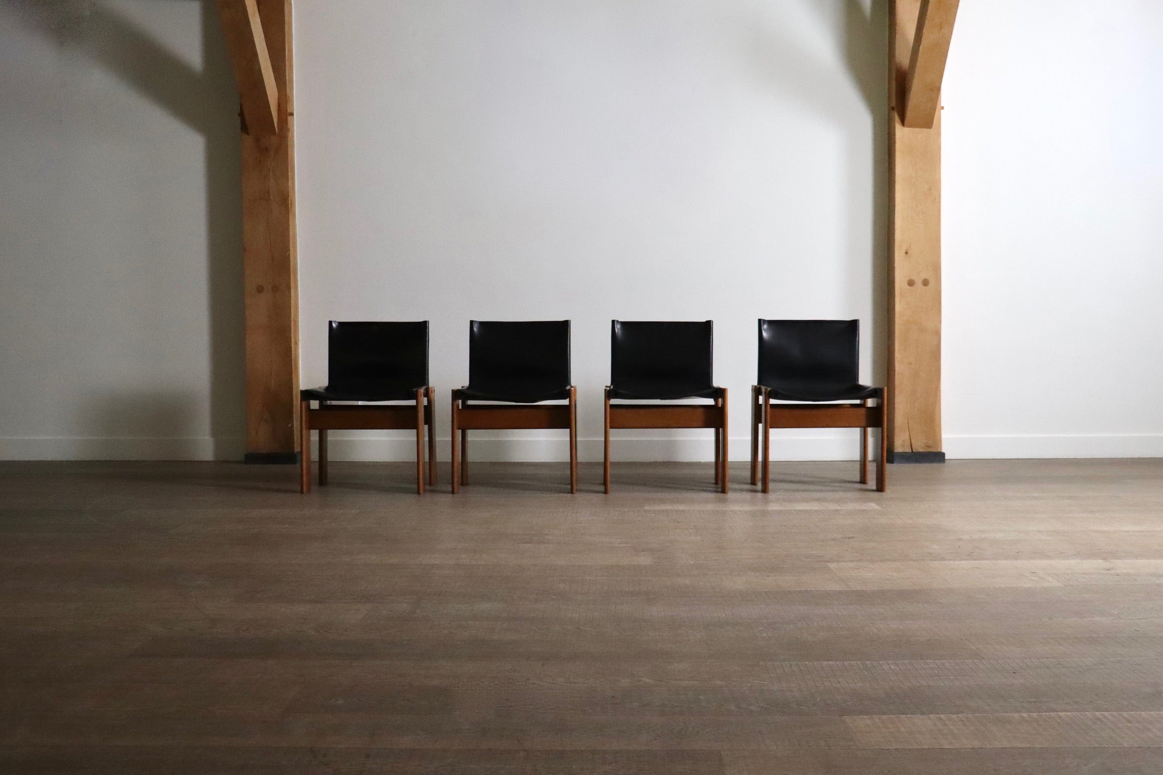 Set_of_4_Monk_Dining_Chairs_in_black_leather_By_Afra_And_Tobia_Scarpa_For_Molteni_1974