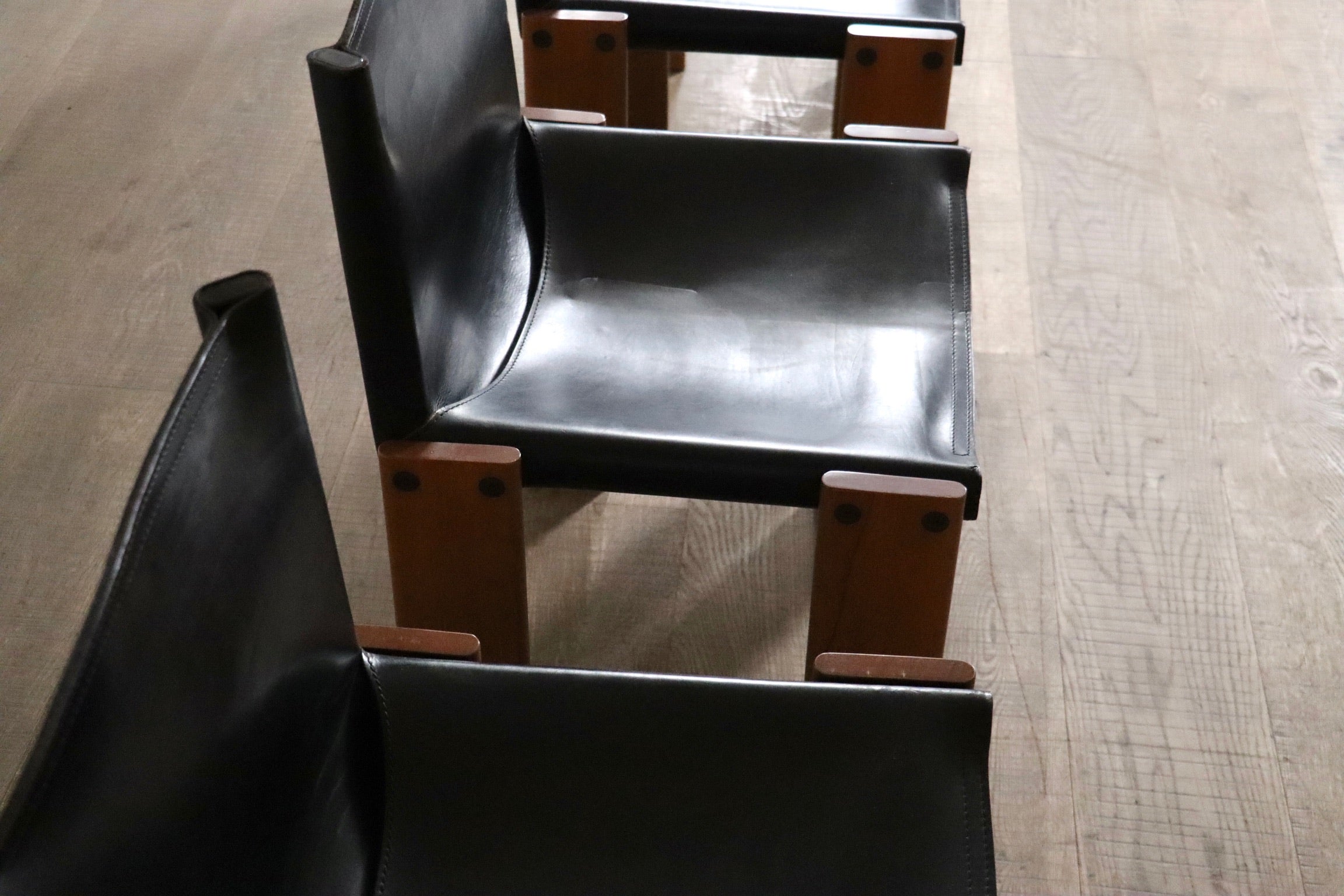 Set_of_4_Monk_Dining_Chairs_in_black_leather_By_Afra_And_Tobia_Scarpa_For_Molteni_1974