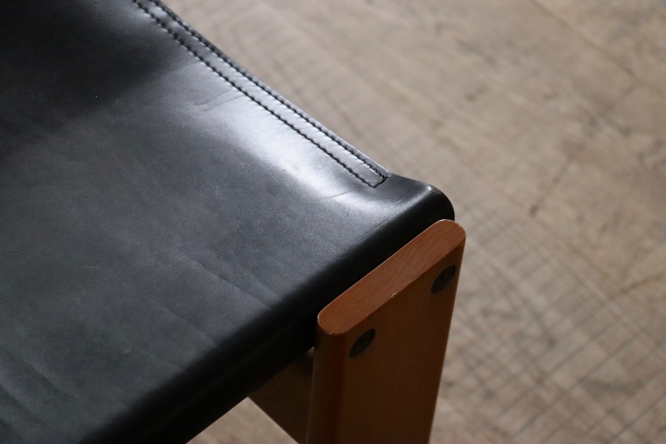 Set_of_4_Monk_Dining_Chairs_in_black_leather_By_Afra_And_Tobia_Scarpa_For_Molteni_1974