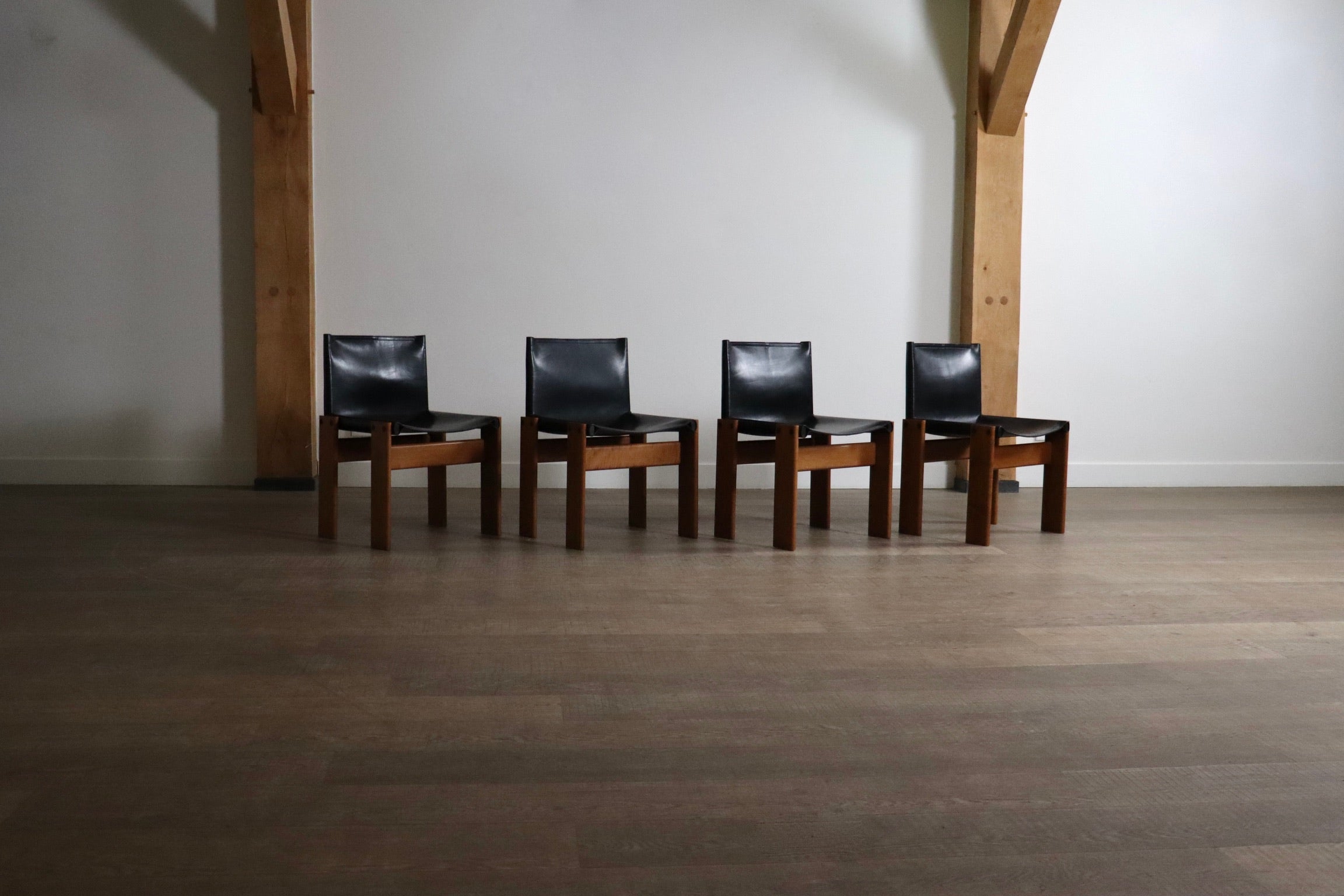 Set_of_4_Monk_Dining_Chairs_in_black_leather_By_Afra_And_Tobia_Scarpa_For_Molteni_1974