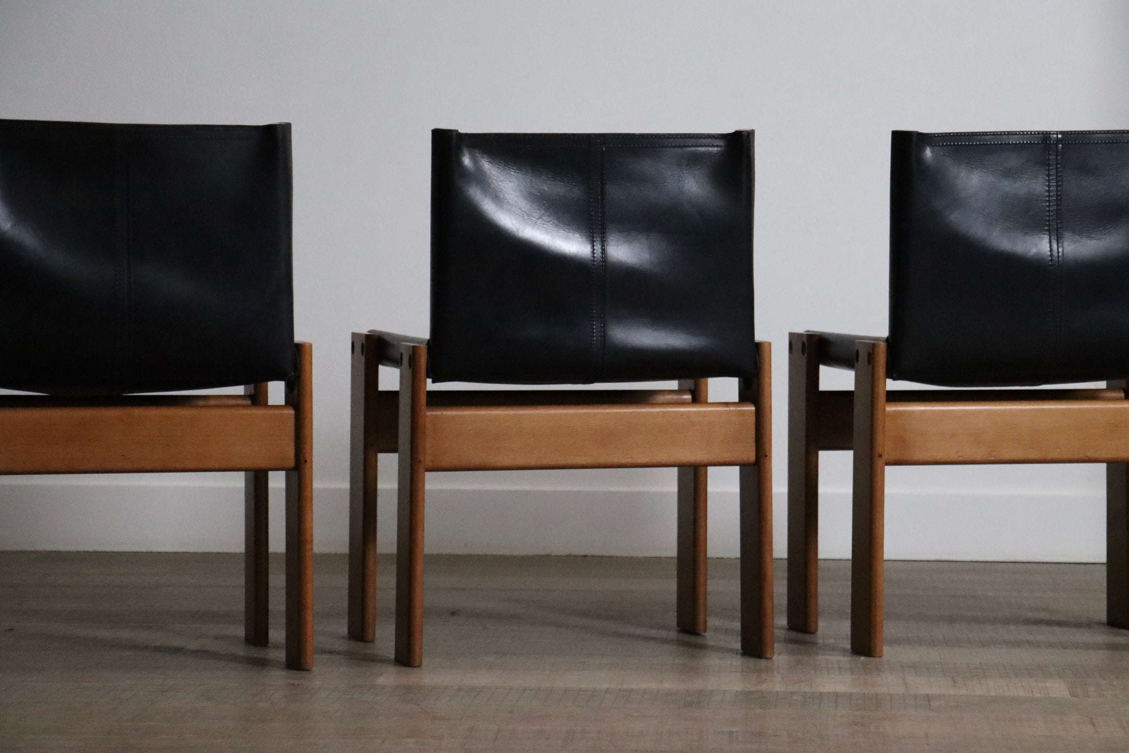 Set_of_4_Monk_Dining_Chairs_in_black_leather_By_Afra_And_Tobia_Scarpa_For_Molteni_1974