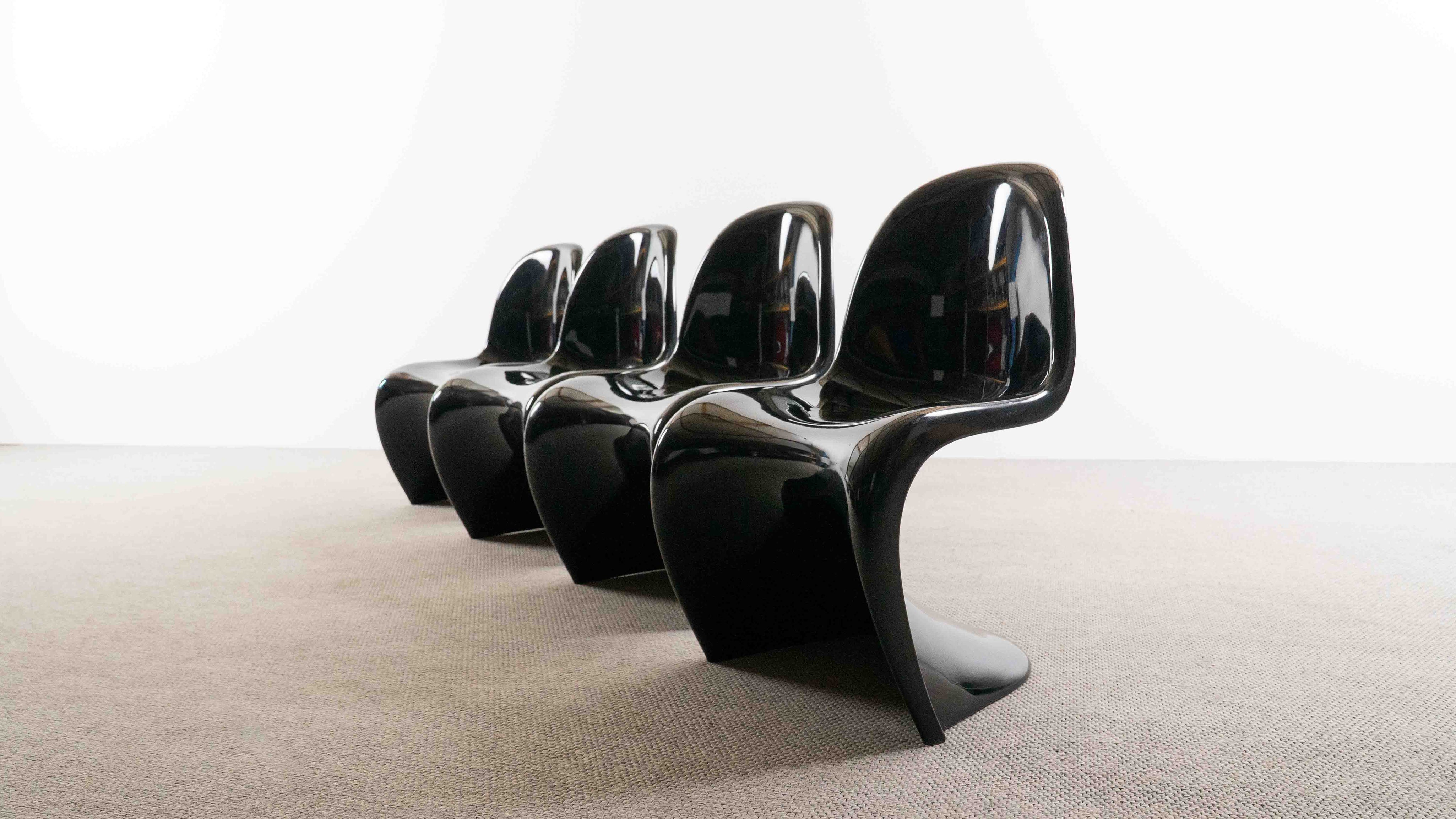 Set_of_4_Verner_Panton_Chairs_for_Herman_Miller,_1971