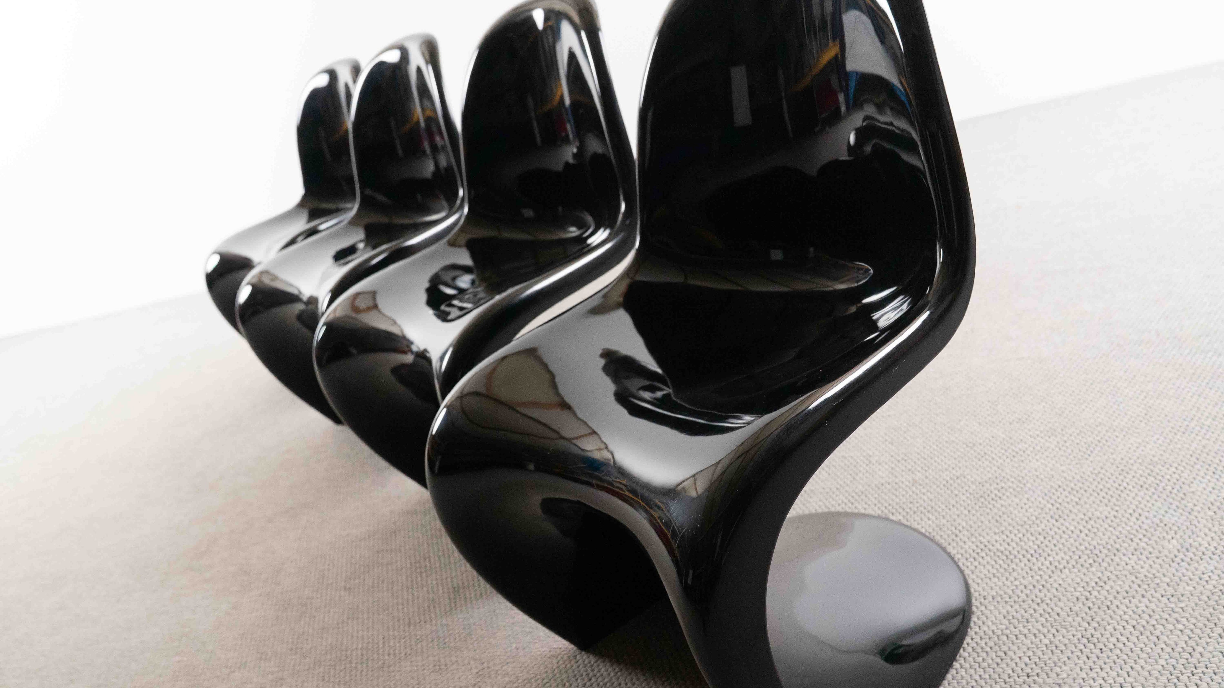 Set_of_4_Verner_Panton_Chairs_for_Herman_Miller,_1971