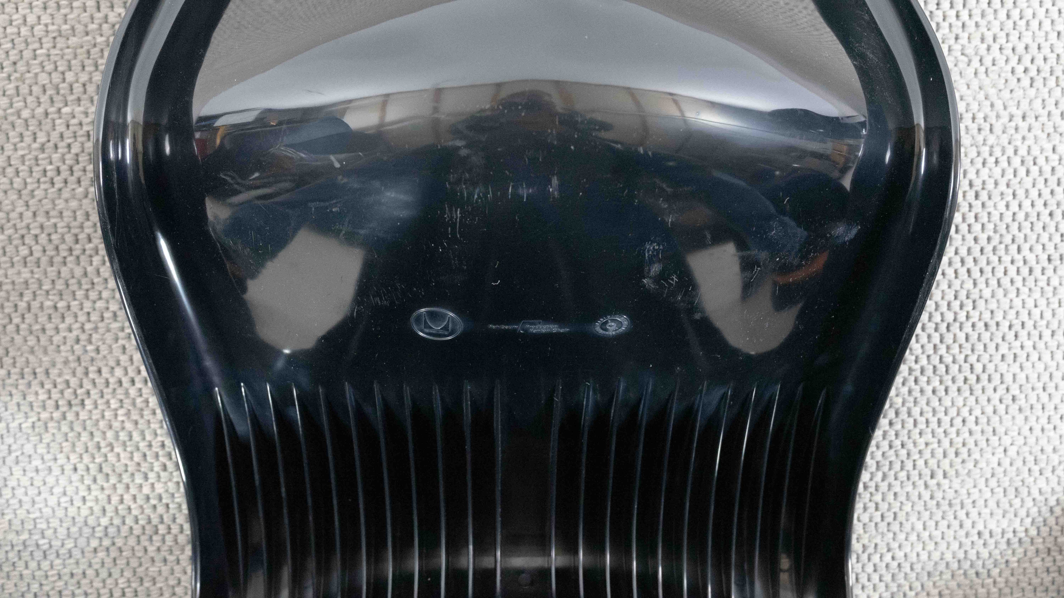 Set_of_4_Verner_Panton_Chairs_for_Herman_Miller,_1971