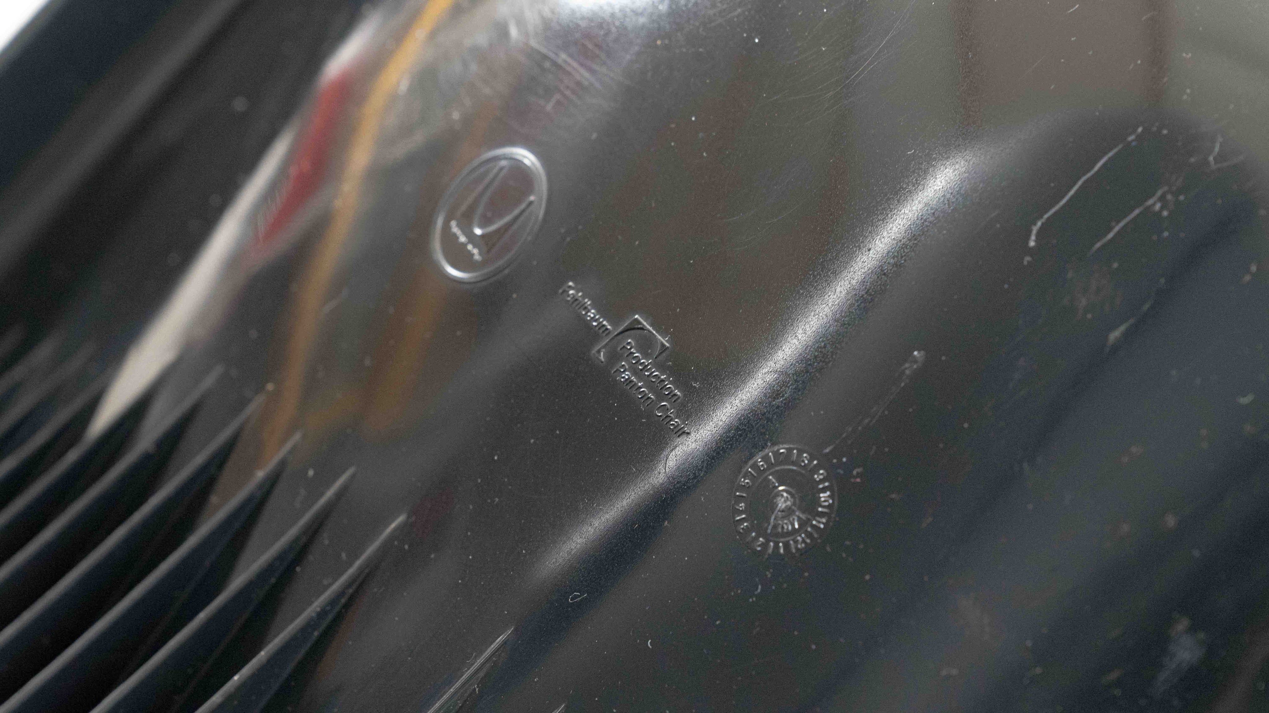 Set_of_4_Verner_Panton_Chairs_for_Herman_Miller,_1971