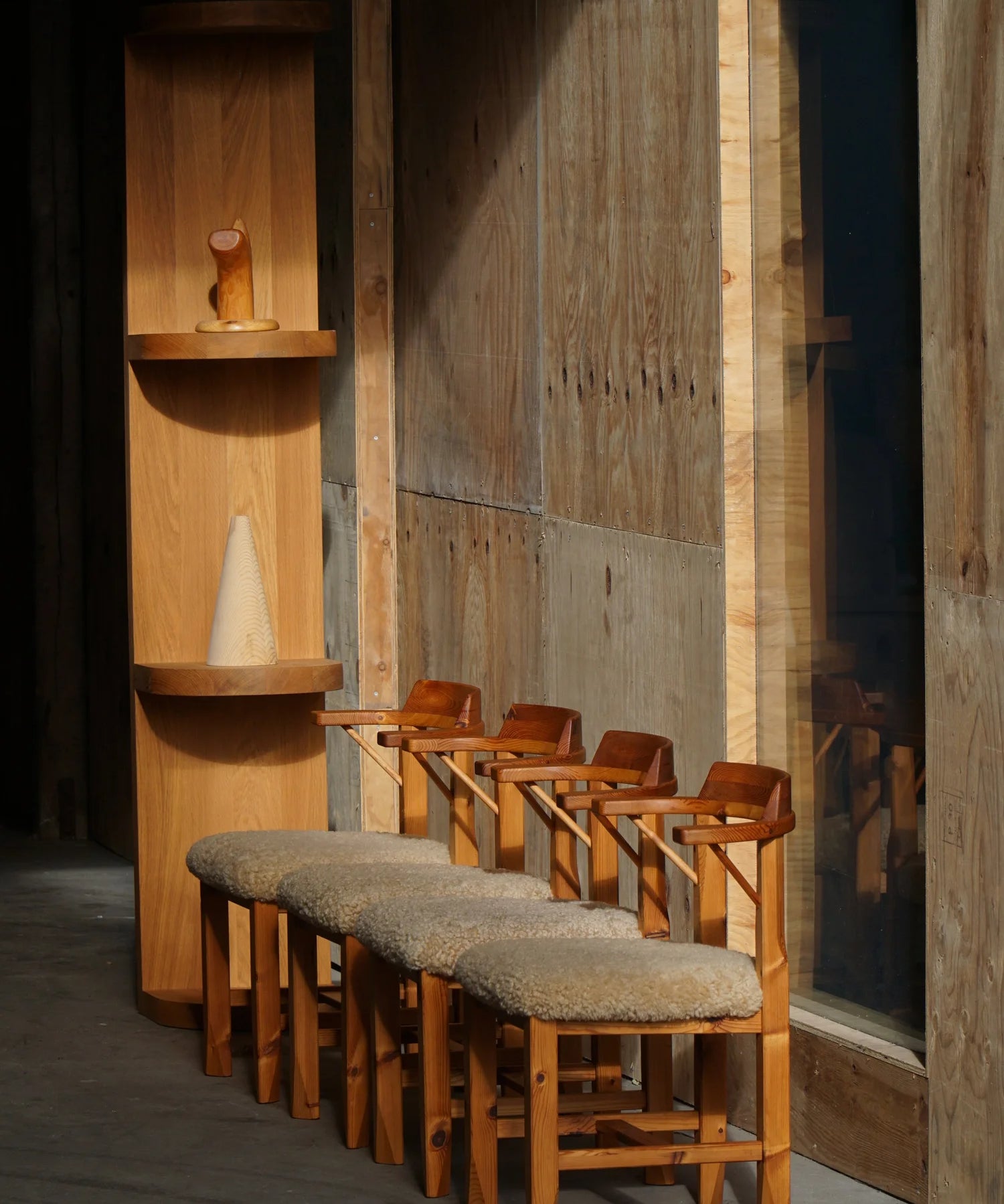 Set_of_4_Pine_Dining_Chairs_with_Armrests_and_Lambswool_Upholstery