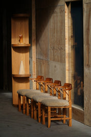 Set_of_4_Pine_Dining_Chairs_with_Armrests_and_Lambswool_Upholstery