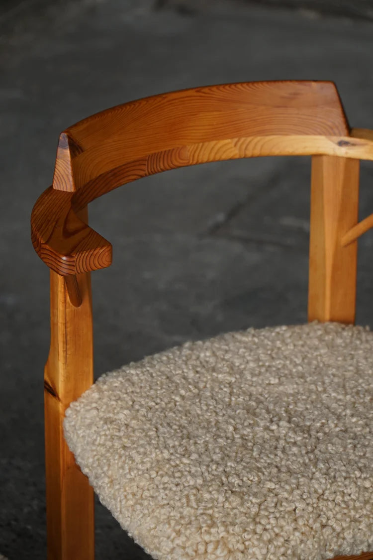 Set_of_4_Pine_Dining_Chairs_with_Armrests_and_Lambswool_Upholstery