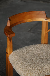Set_of_4_Pine_Dining_Chairs_with_Armrests_and_Lambswool_Upholstery