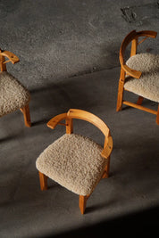 Set_of_4_Pine_Dining_Chairs_with_Armrests_and_Lambswool_Upholstery