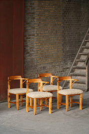 Set_of_4_Pine_Dining_Chairs_with_Armrests_and_Lambswool_Upholstery